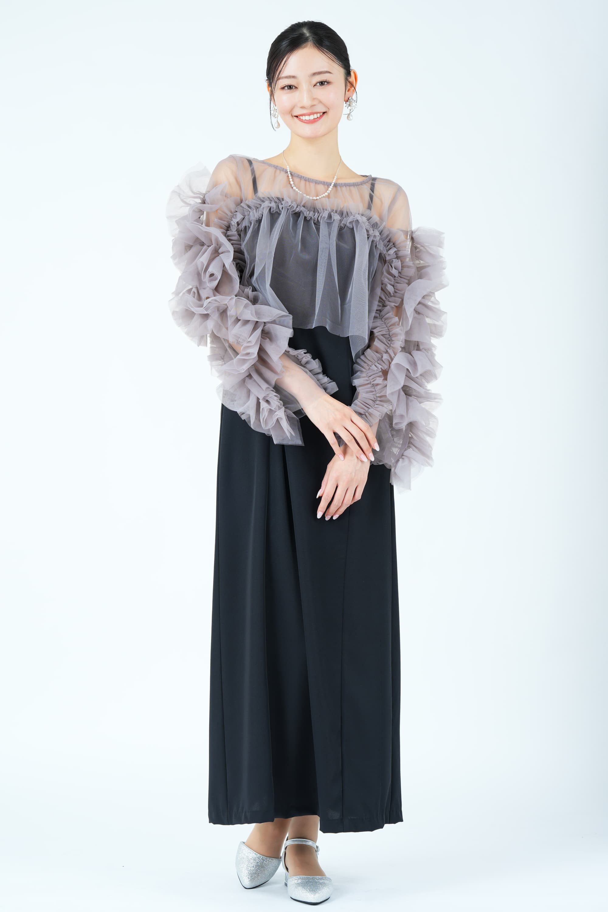 グレーチュールフリルボレロ&times;ブラックドレス