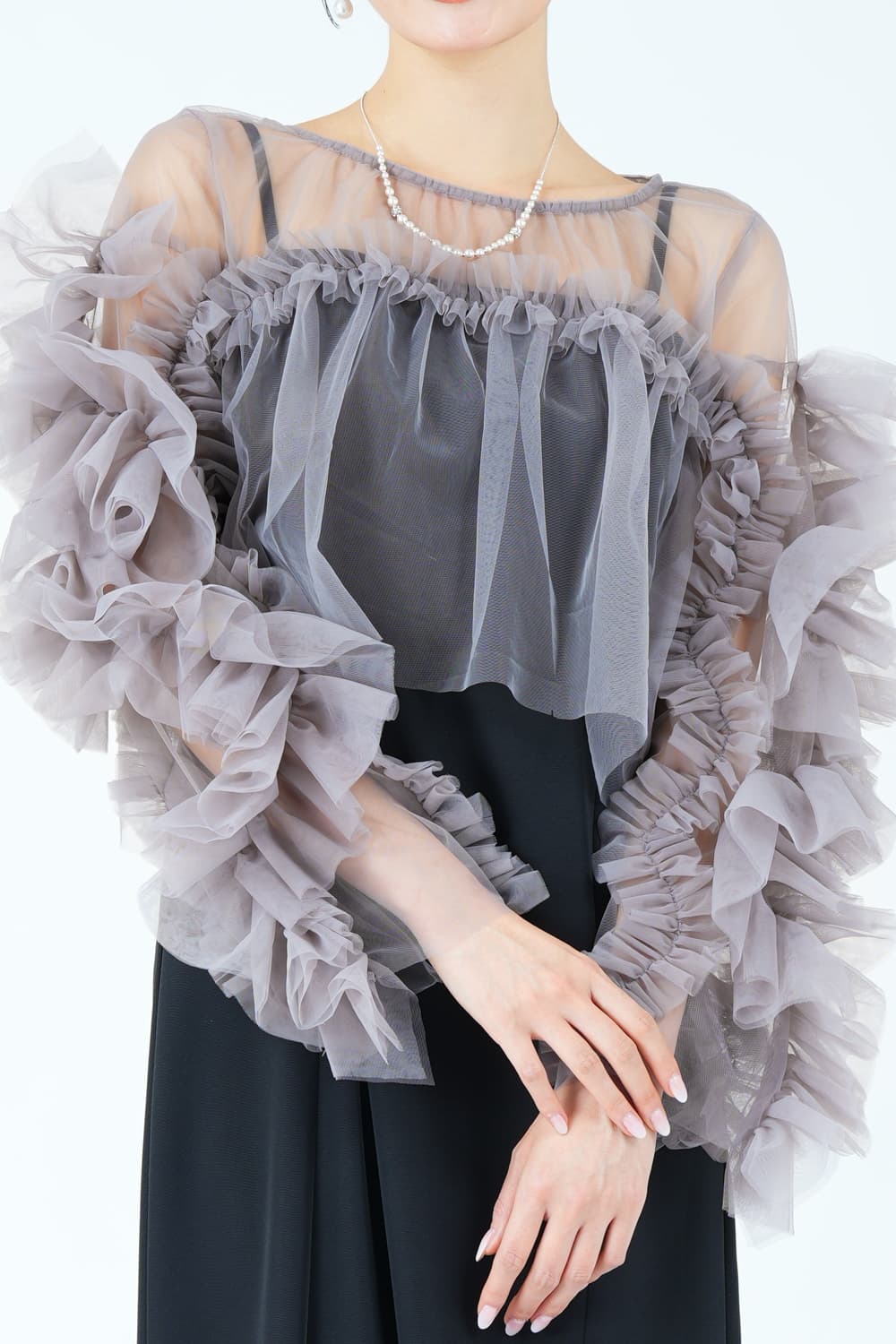 グレーチュールフリルボレロ&times;ブラックドレス