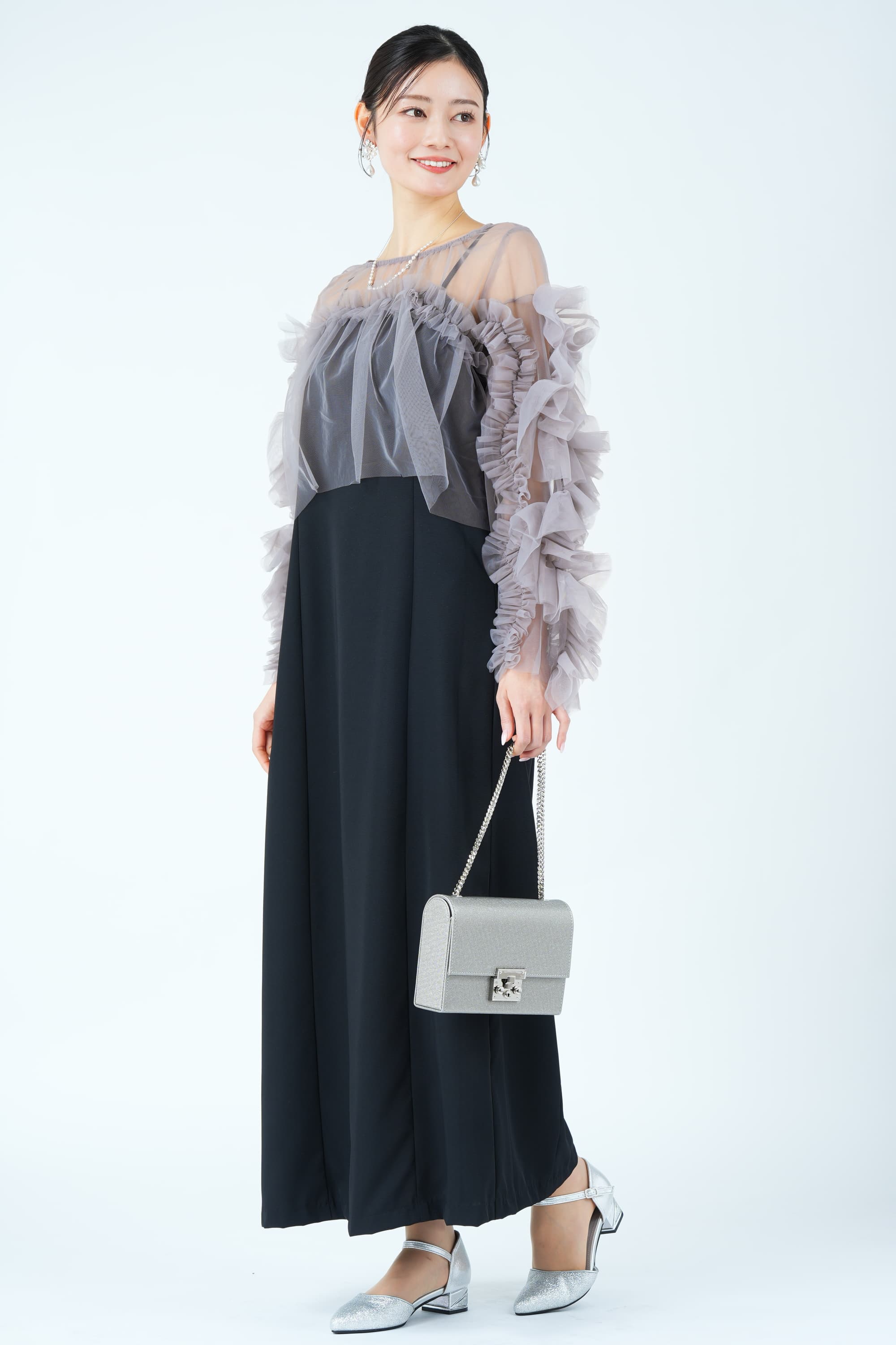 グレーチュールフリルボレロ&times;ブラックドレス