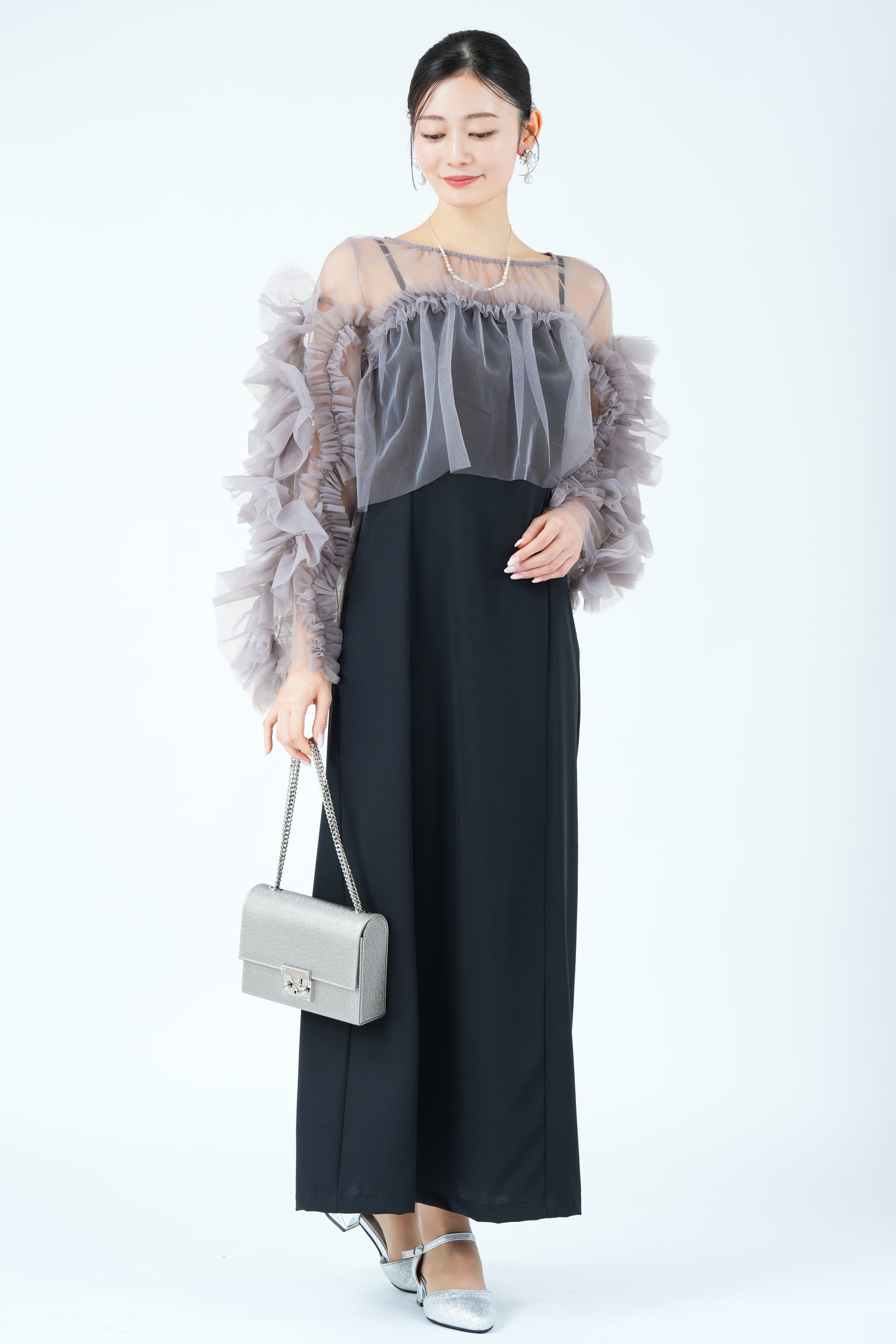 グレーチュールフリルボレロ&times;ブラックドレス