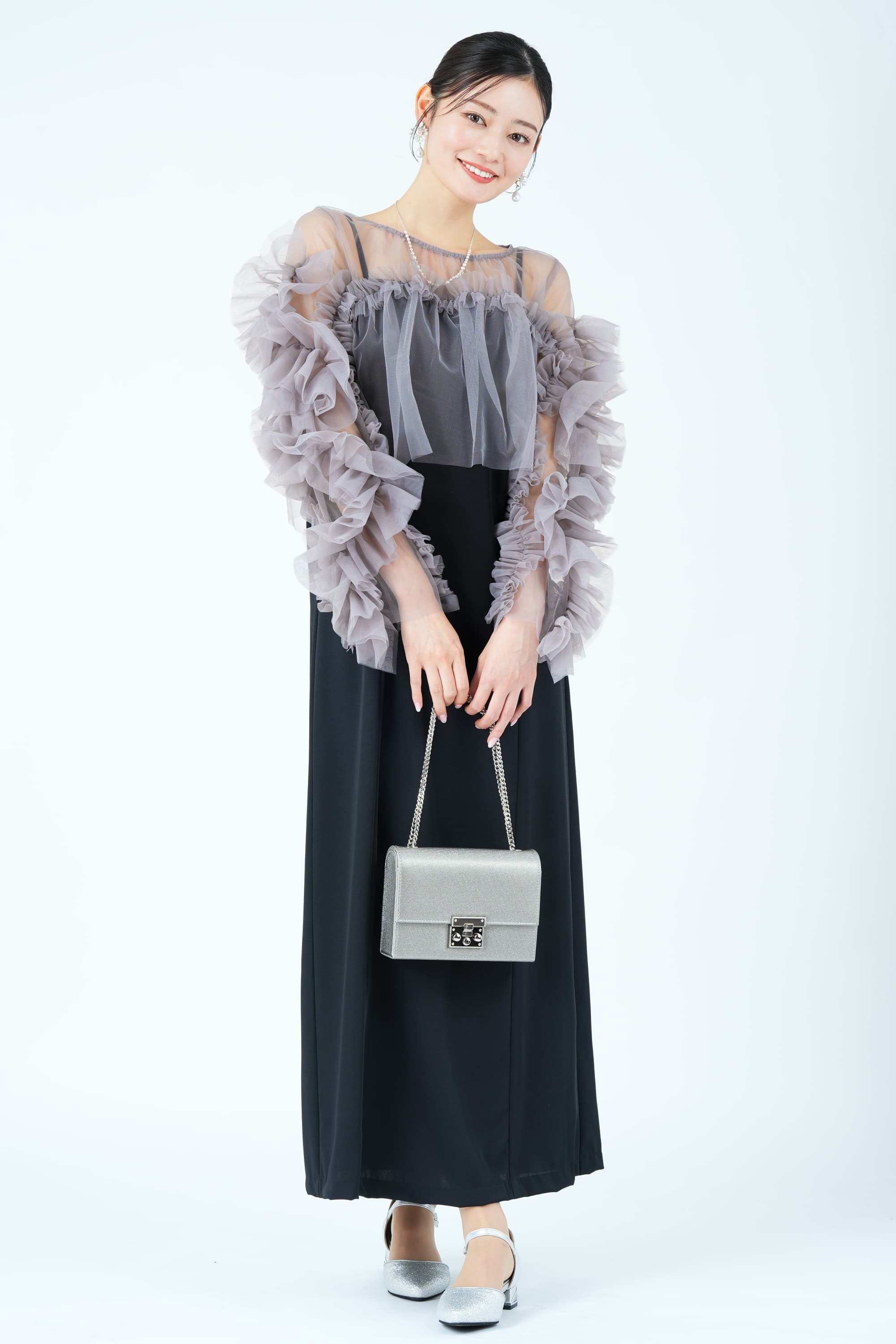 グレーチュールフリルボレロ&times;ブラックドレス