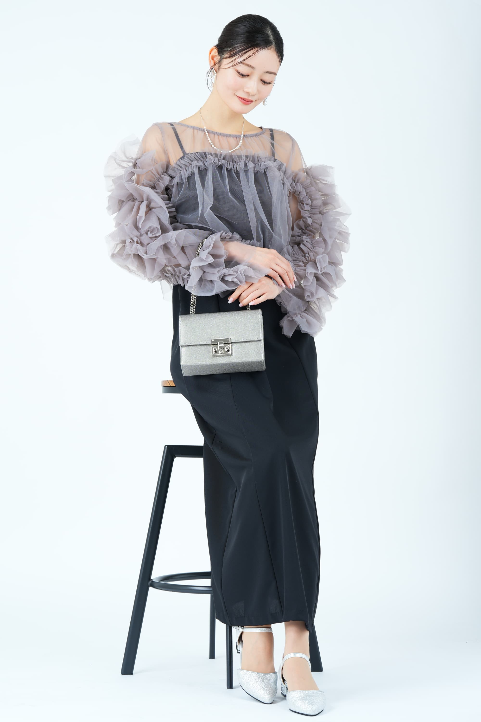 グレーチュールフリルボレロ&times;ブラックドレス