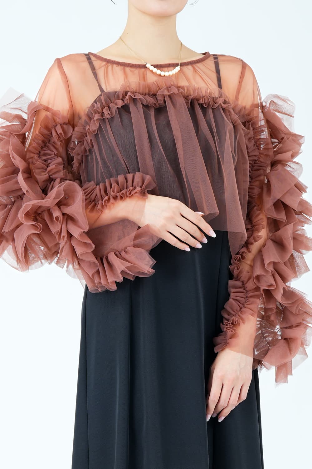 ブラウンチュールフリルボレロ&times;ブラックドレス