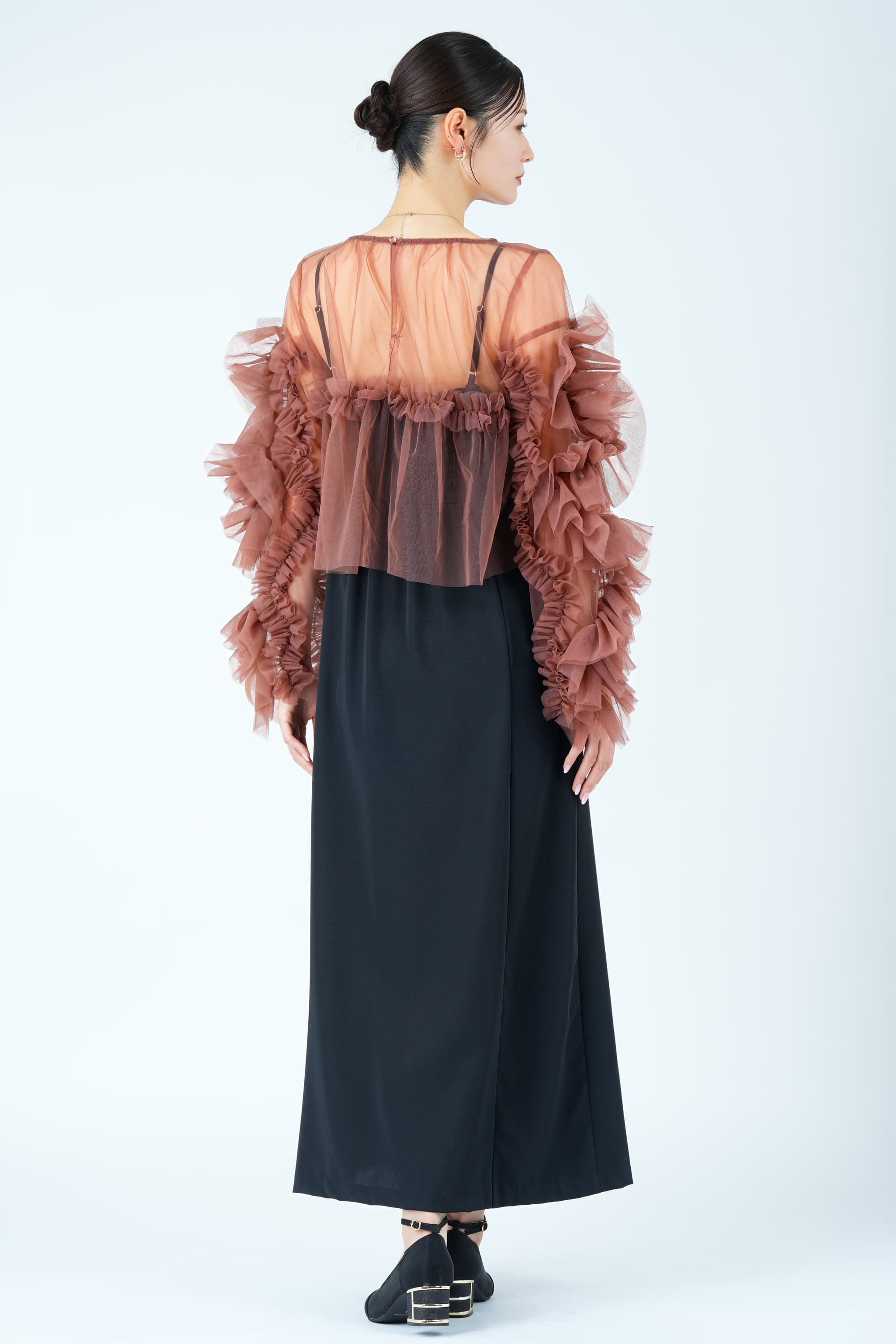 ブラウンチュールフリルボレロ&times;ブラックドレス