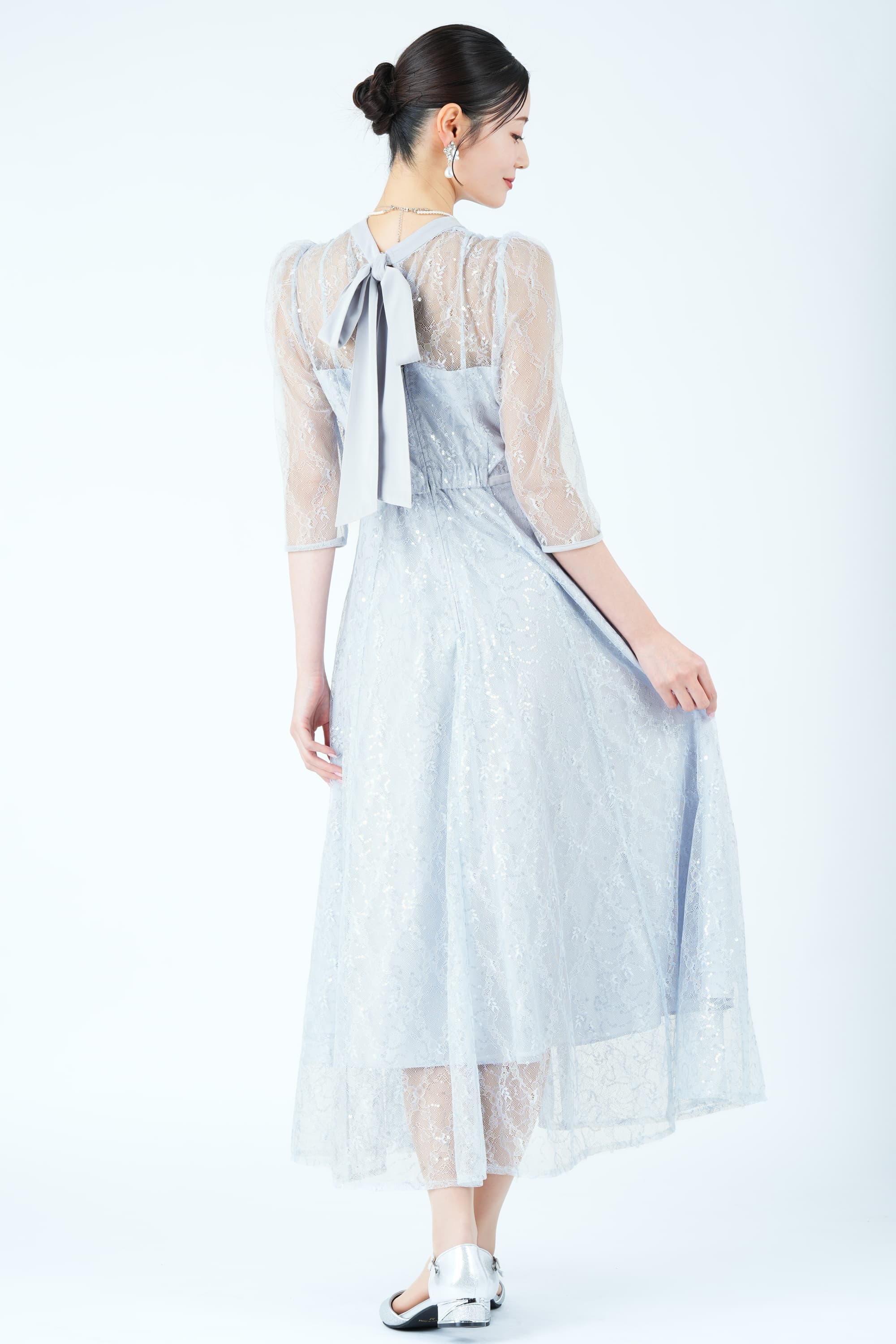 フラワー柄スパンコールレースサックスブルードレス