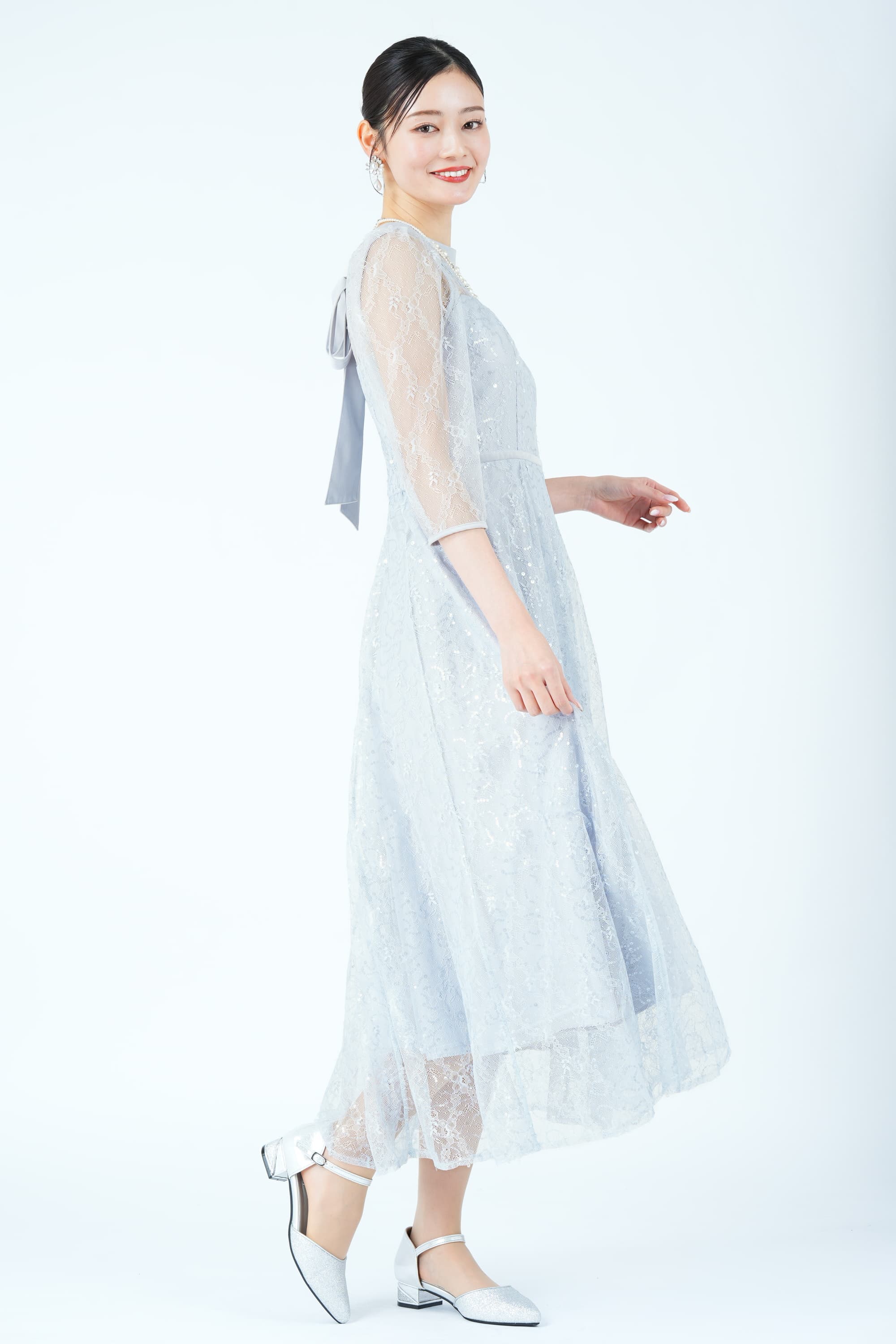 フラワー柄スパンコールレースサックスブルードレス