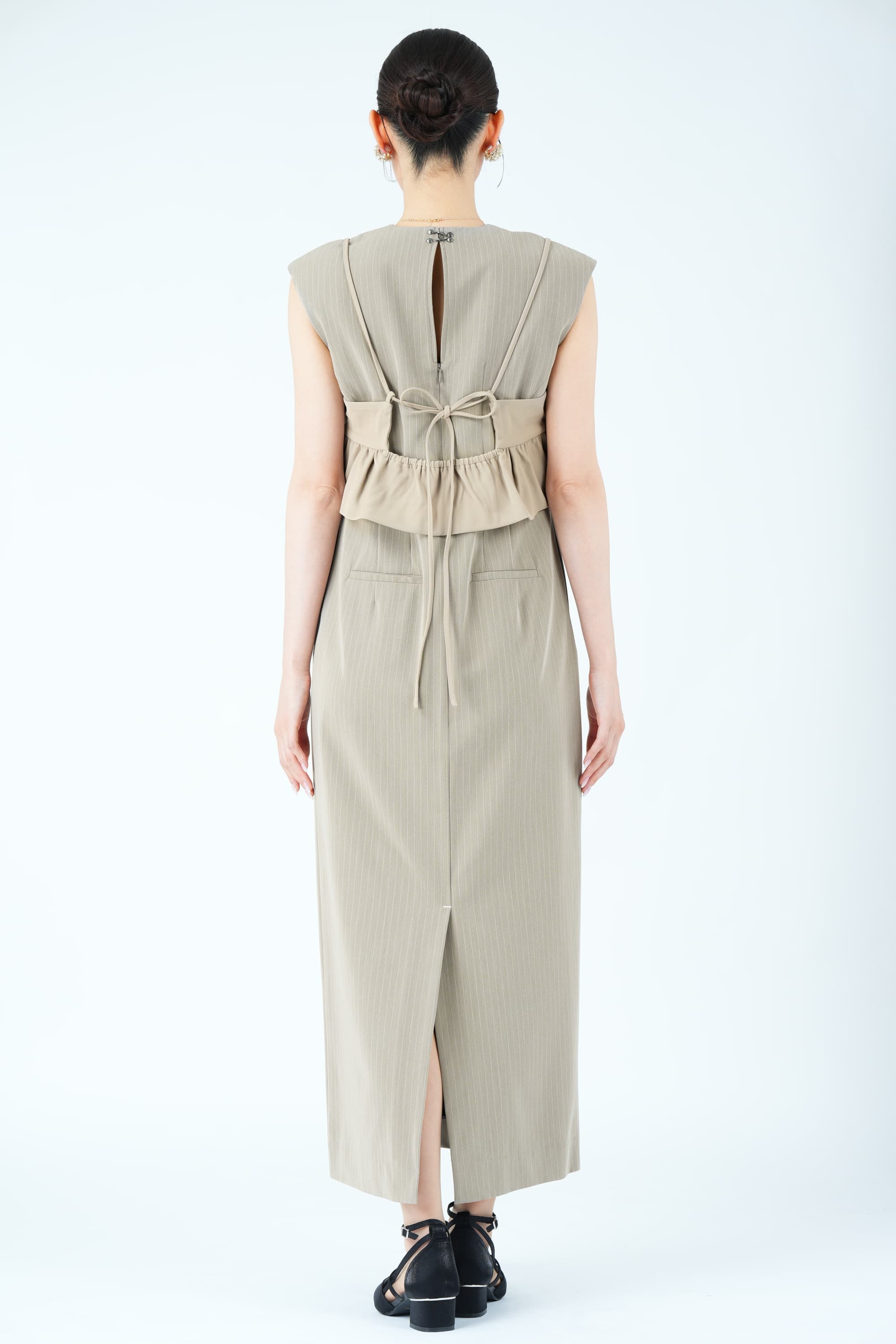 刺繍ビスチェ&times;ピンストライプベージュドレス