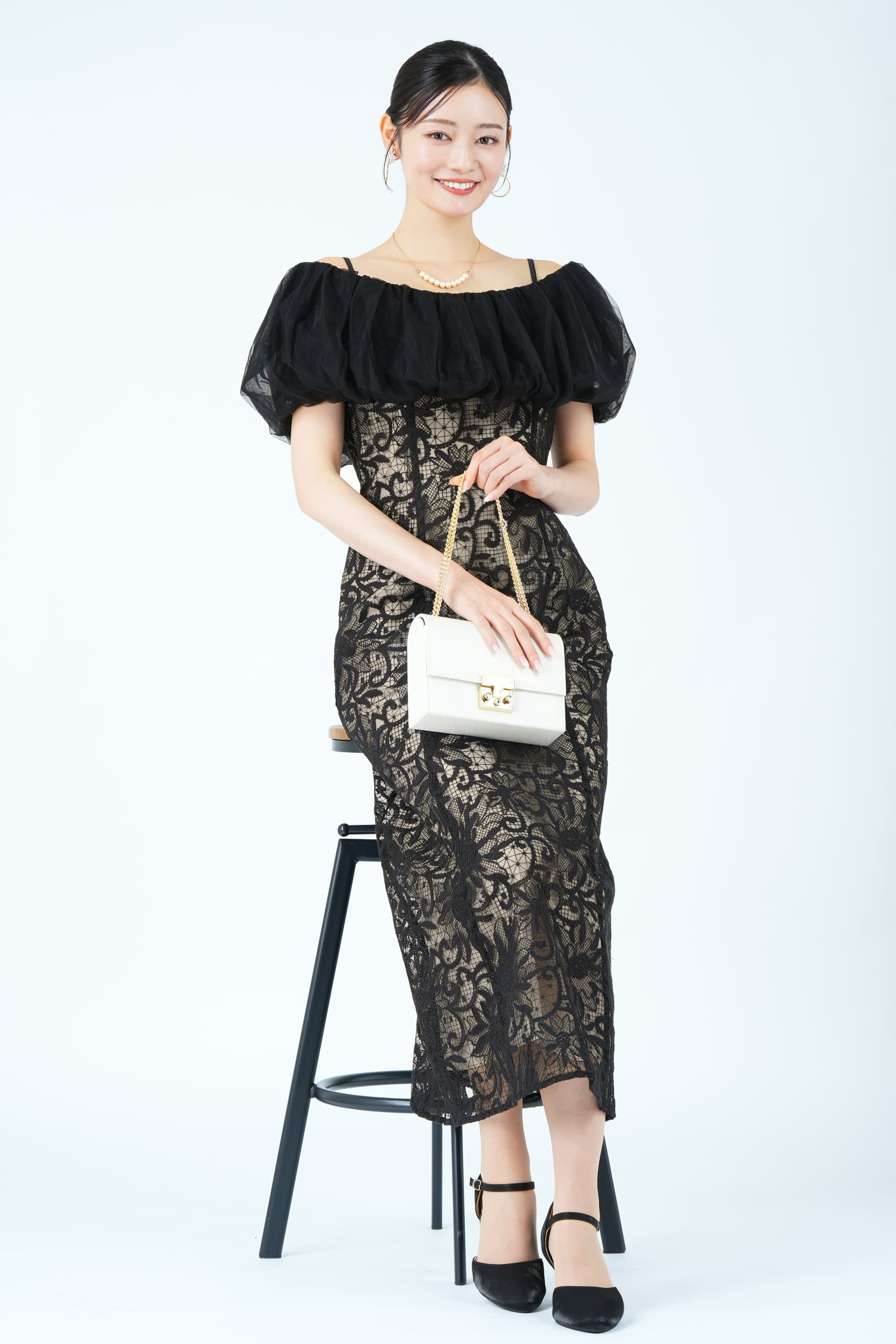 チュールスヌード付き配色レースブラックドレス