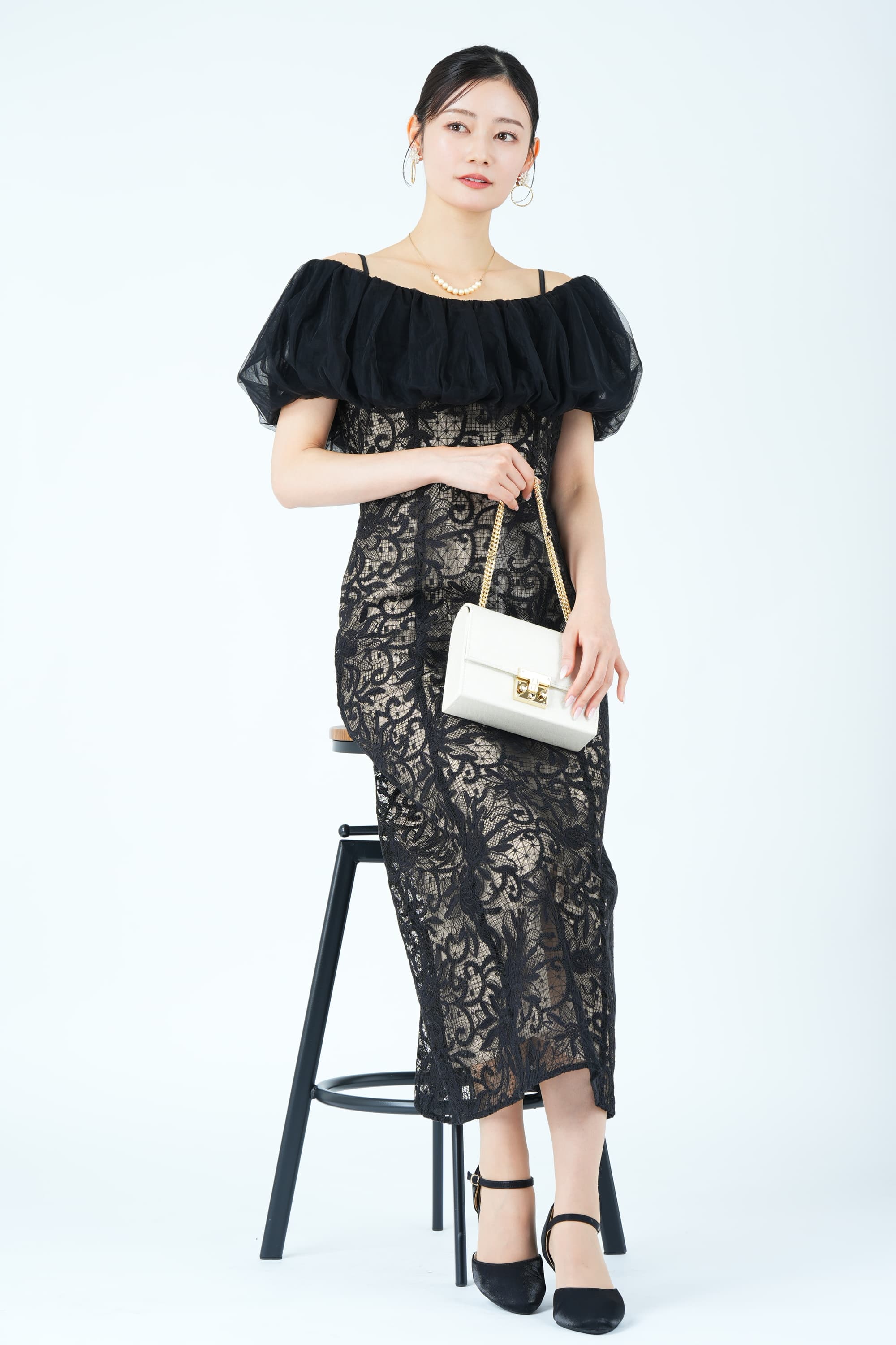 チュールスヌード付き配色レースブラックドレス