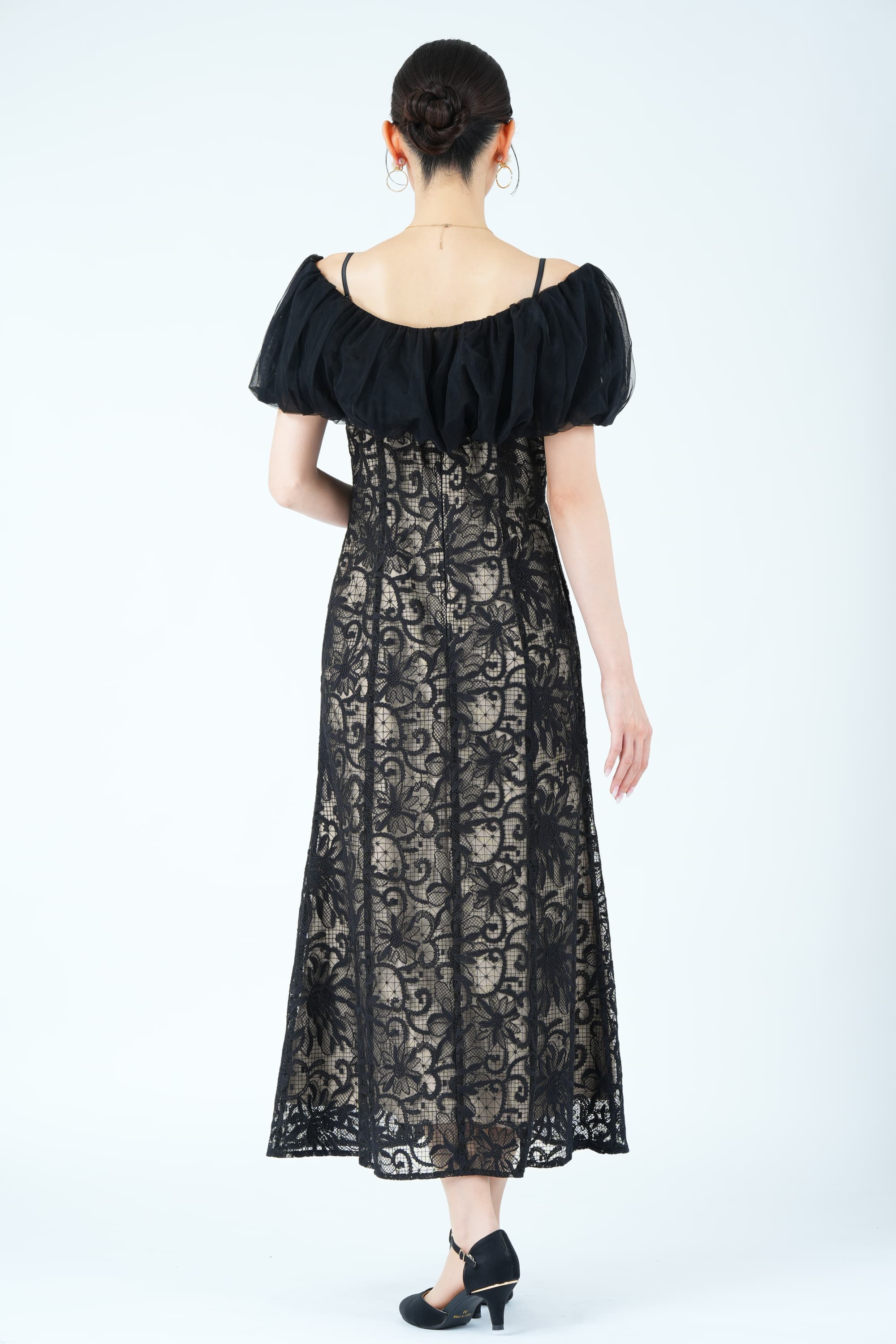 チュールスヌード付き配色レースブラックドレス
