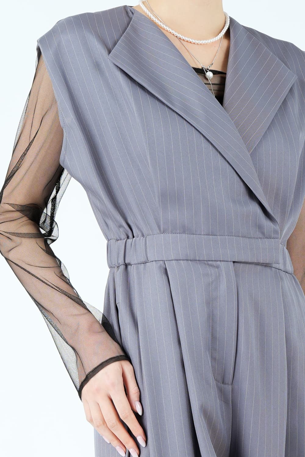 スタンドアウトカラーグレーストライプパンツドレス