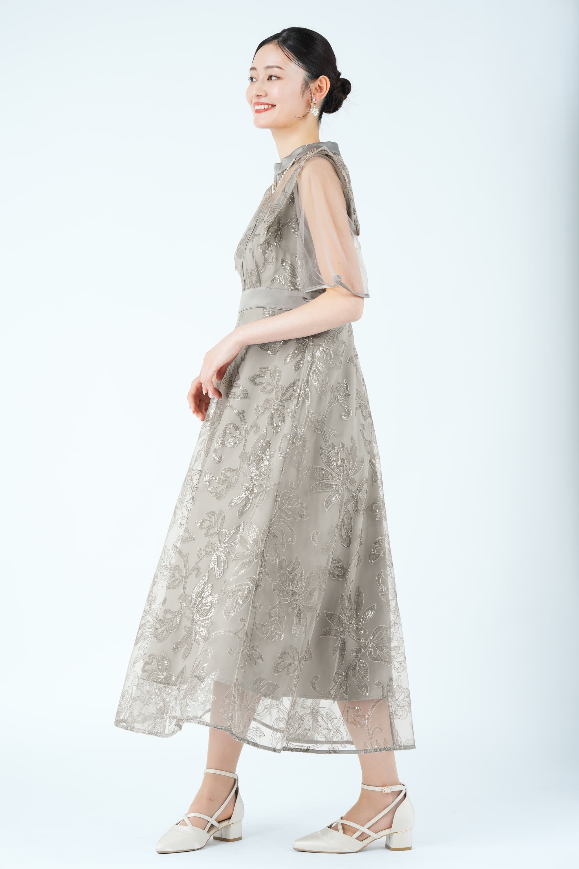 ショルダーフラップ風フラワーレースグレードレス