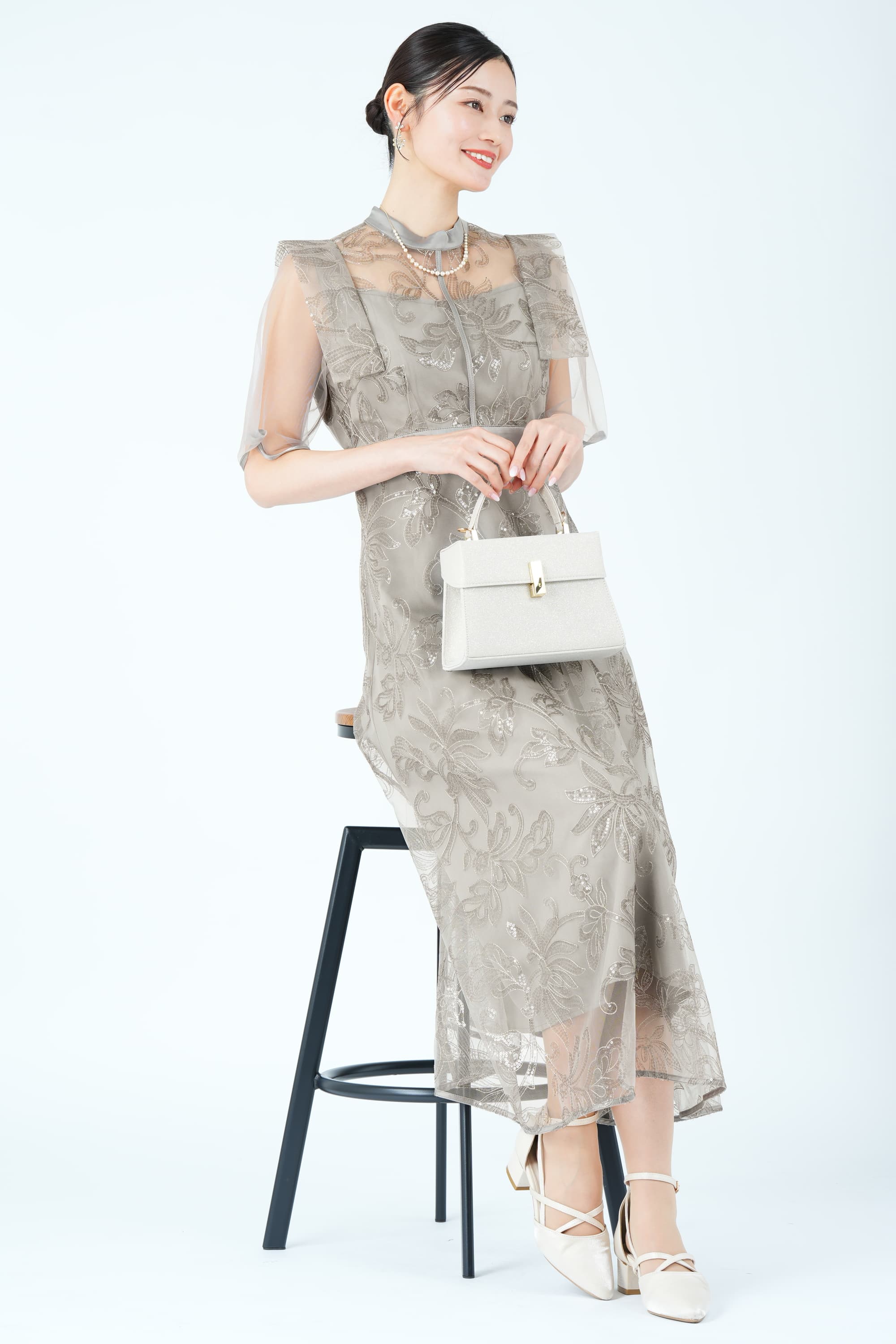 ショルダーフラップ風フラワーレースグレードレス