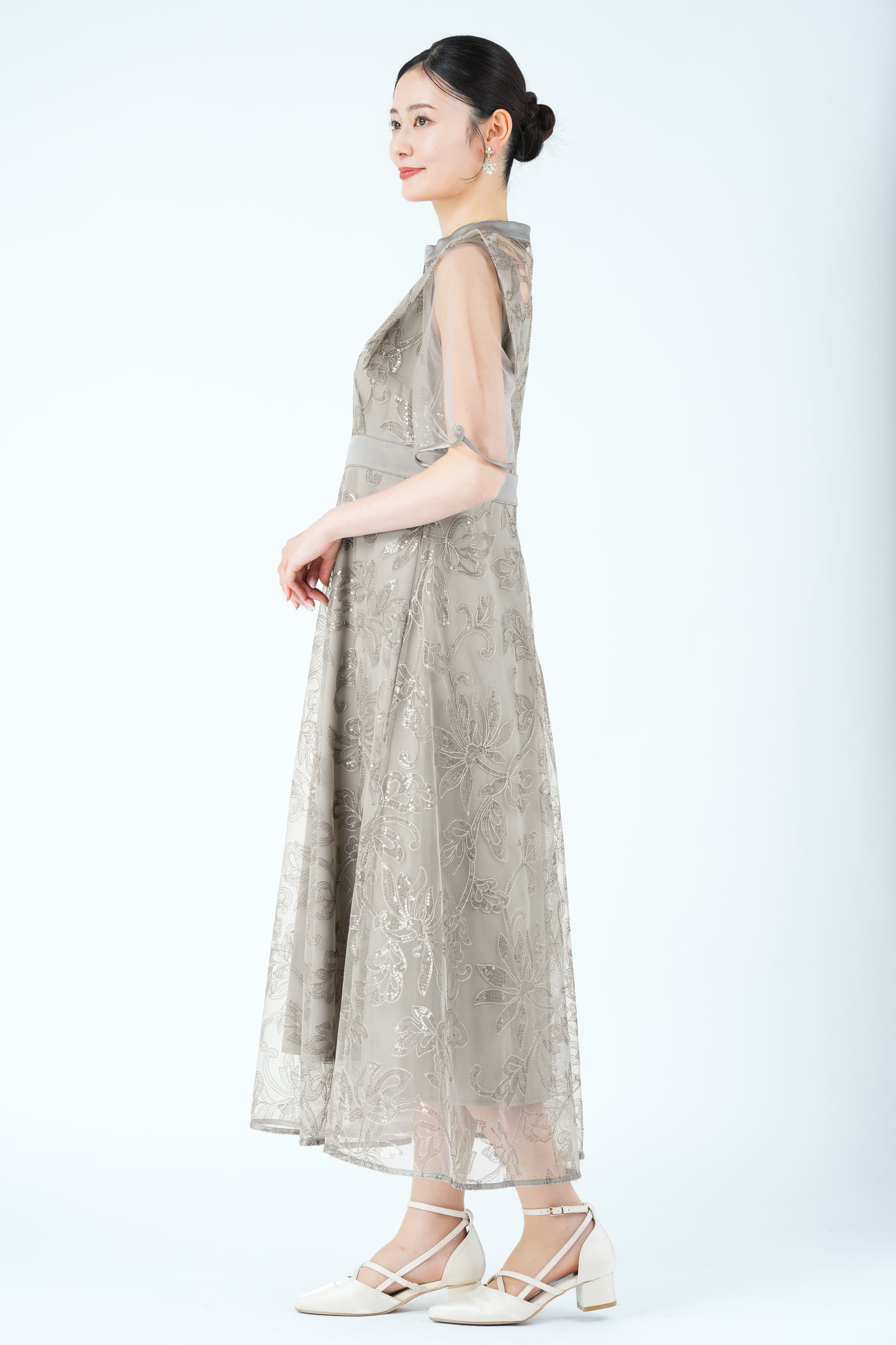 ショルダーフラップ風フラワーレースグレードレス