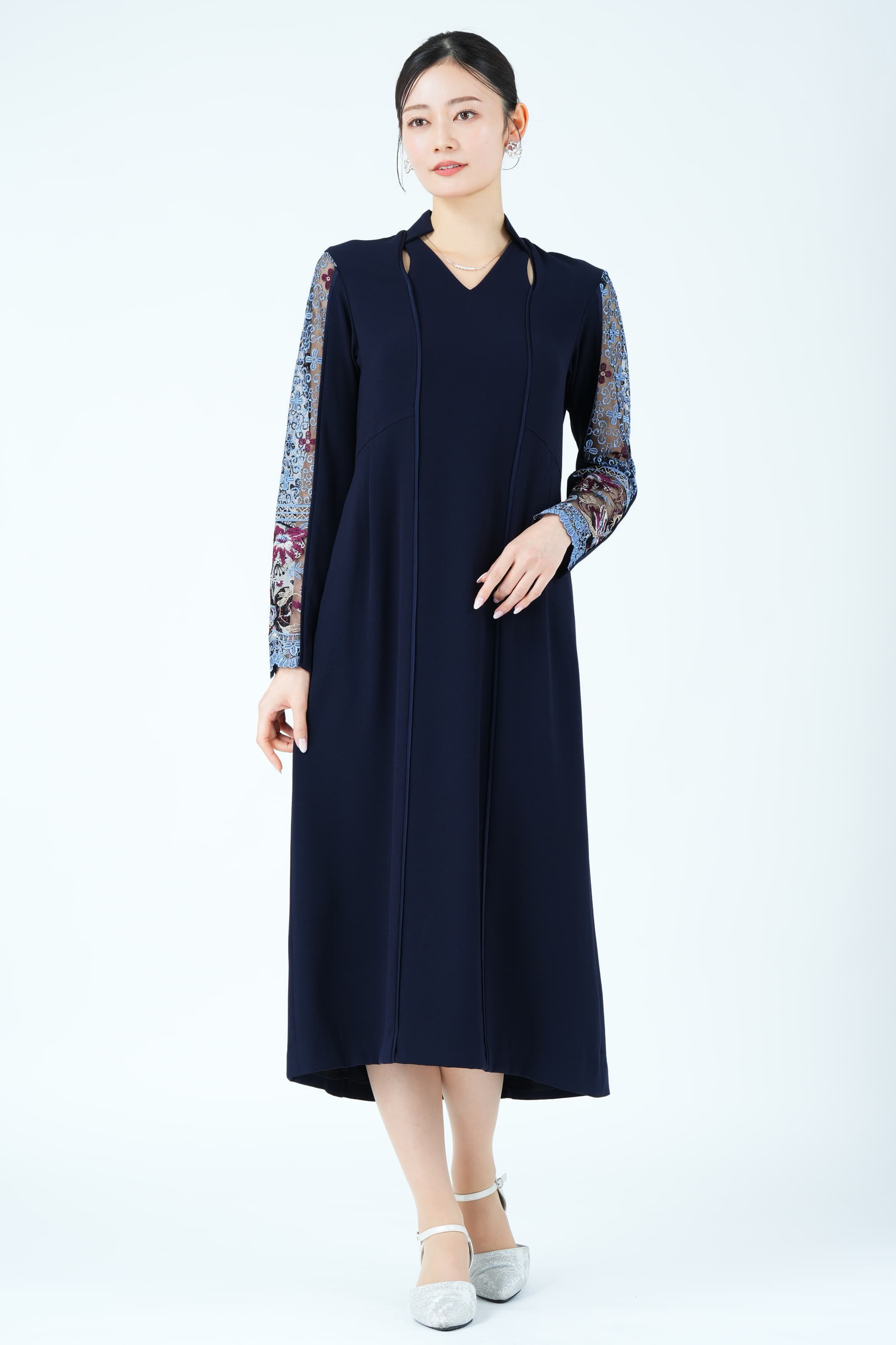 ペタルカラー刺繍スリーブネイビードレス