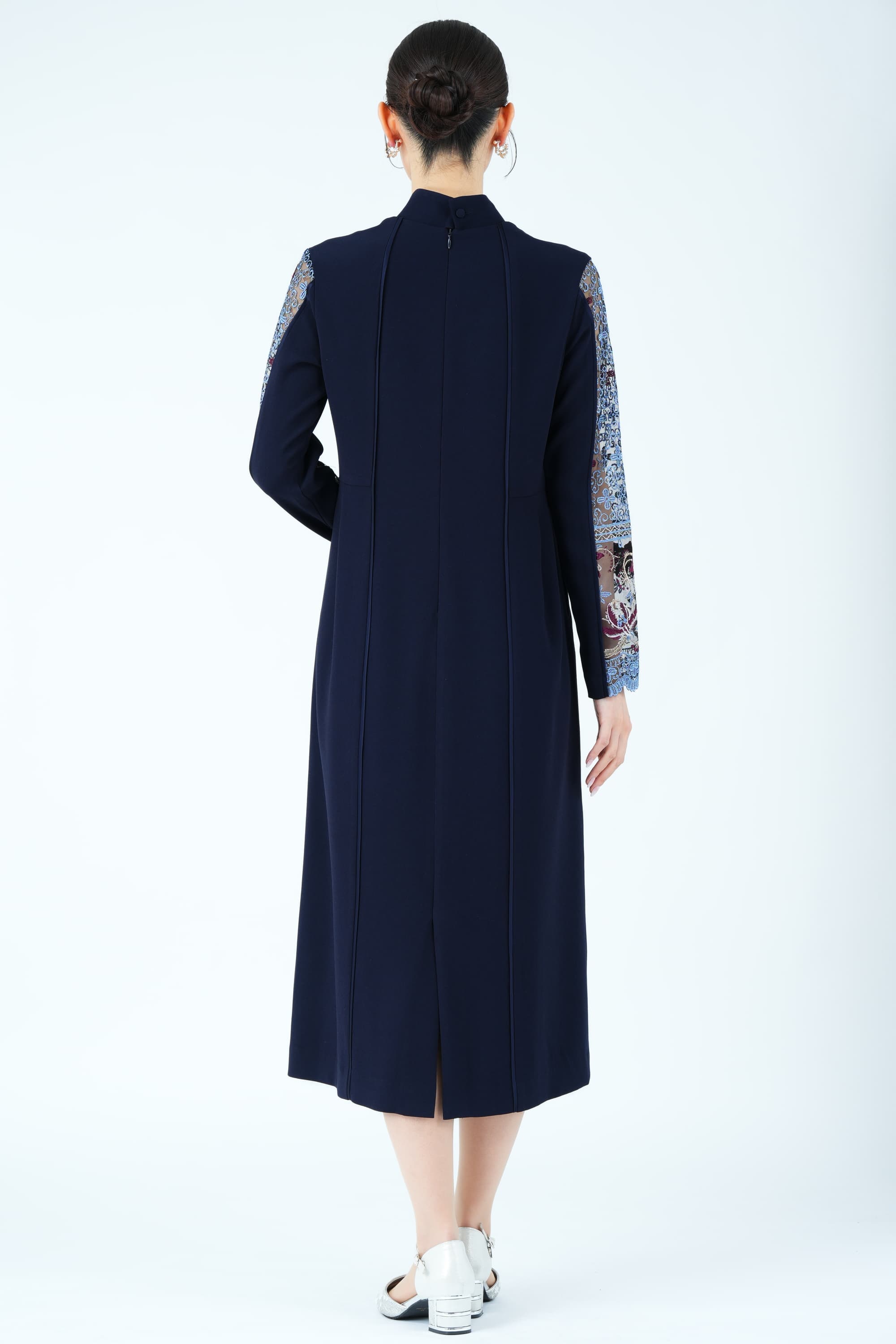 ペタルカラー刺繍スリーブネイビードレス