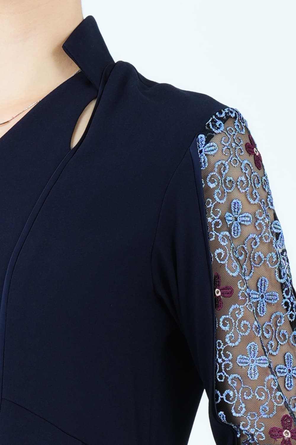 ペタルカラー刺繍スリーブネイビードレス