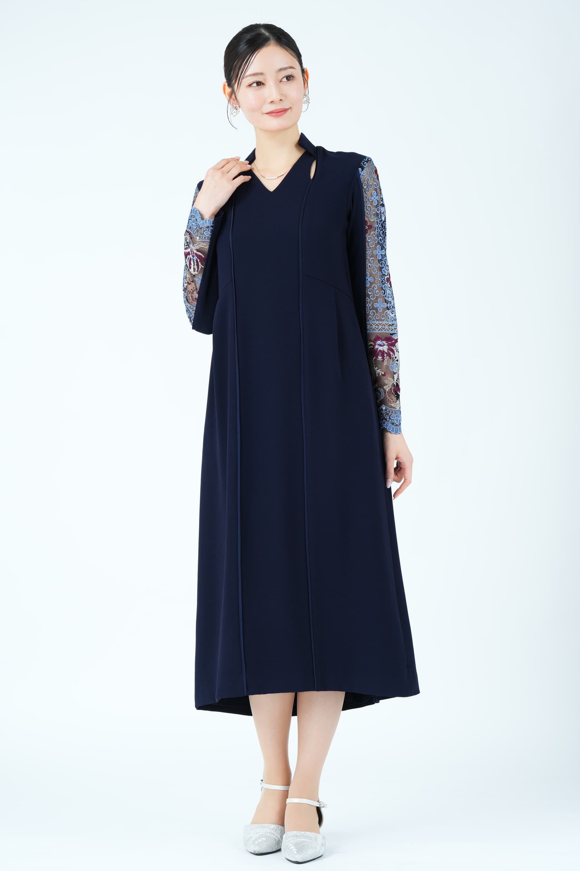 ペタルカラー刺繍スリーブネイビードレス