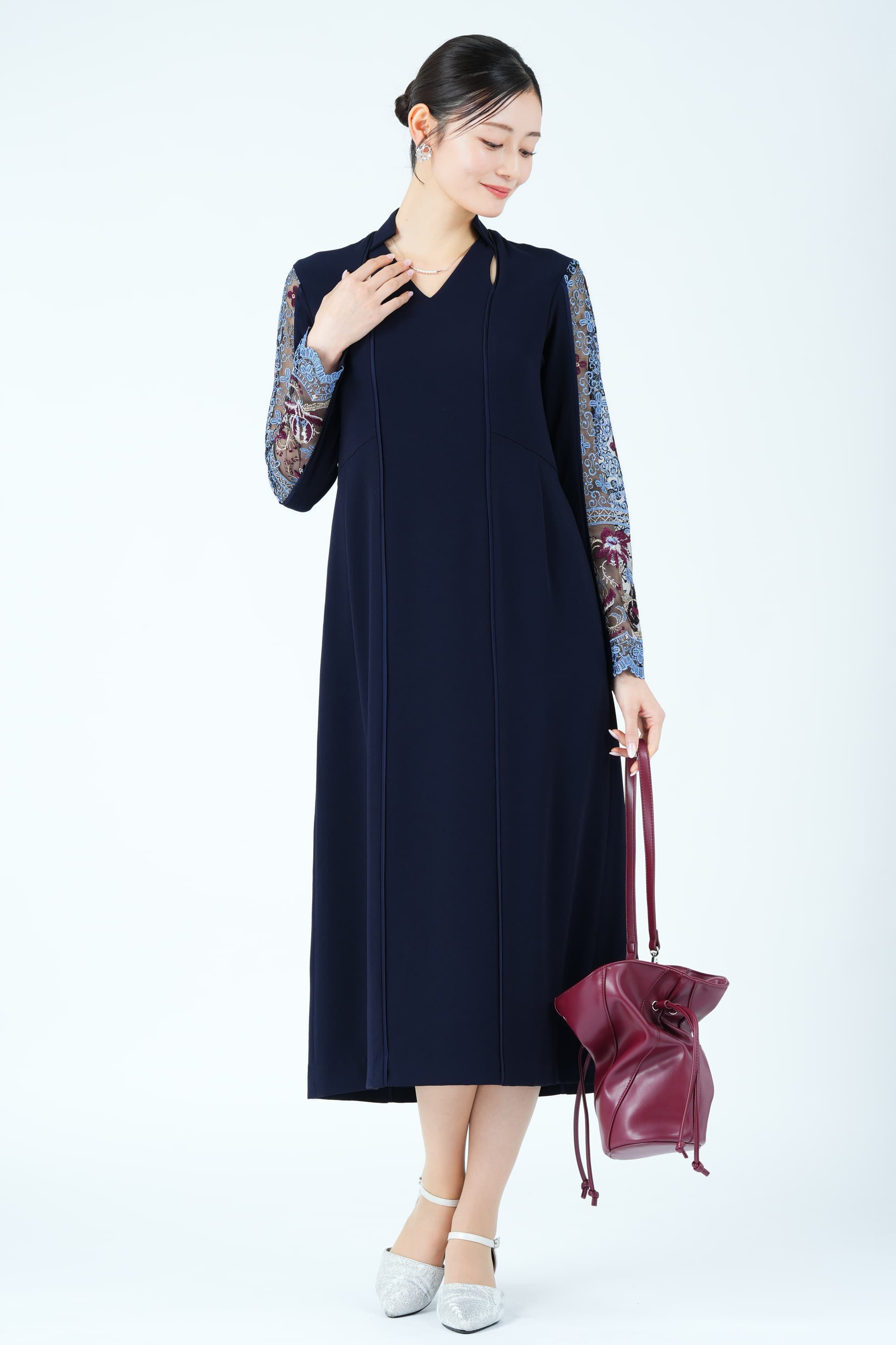 ペタルカラー刺繍スリーブネイビードレス