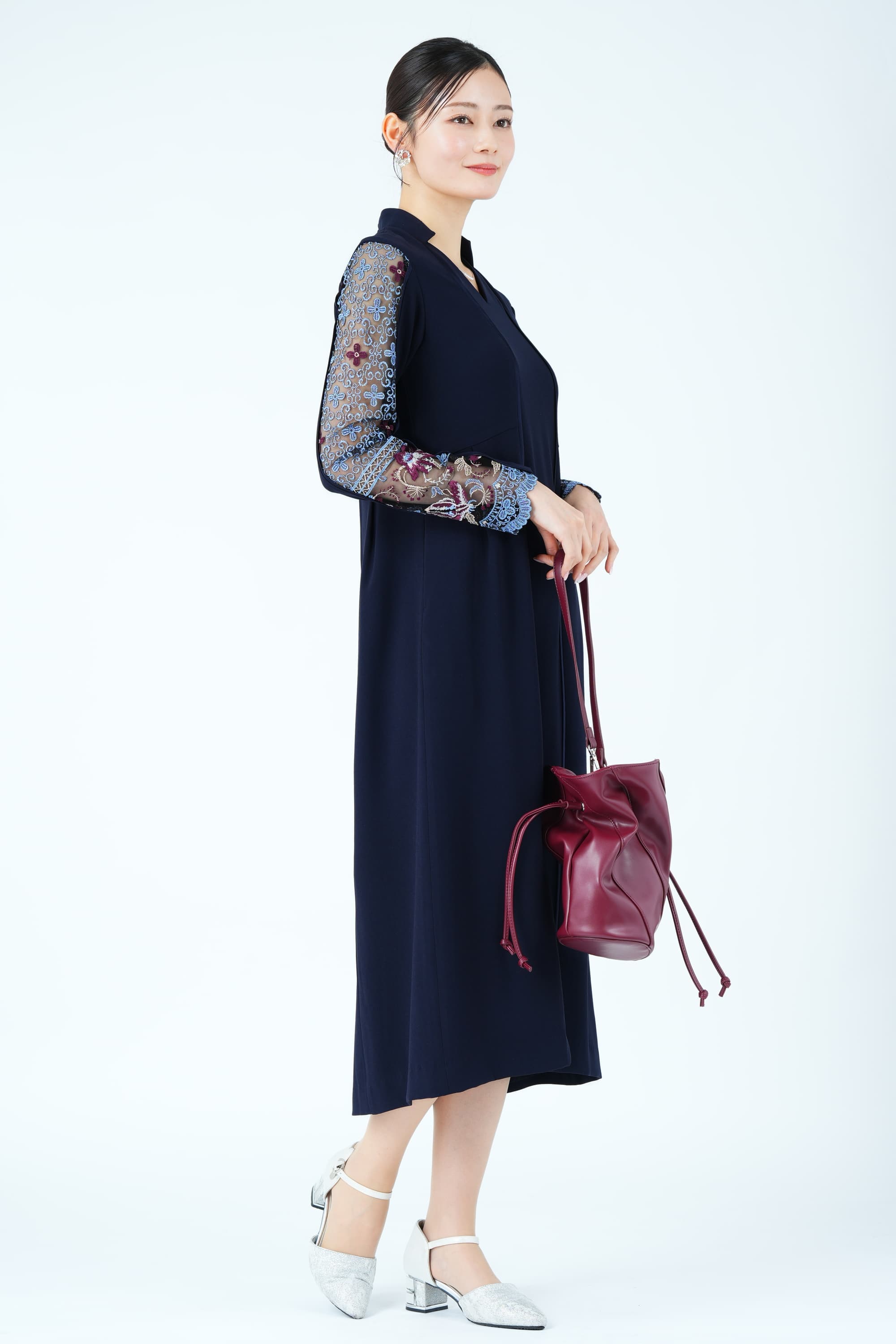 ペタルカラー刺繍スリーブネイビードレス