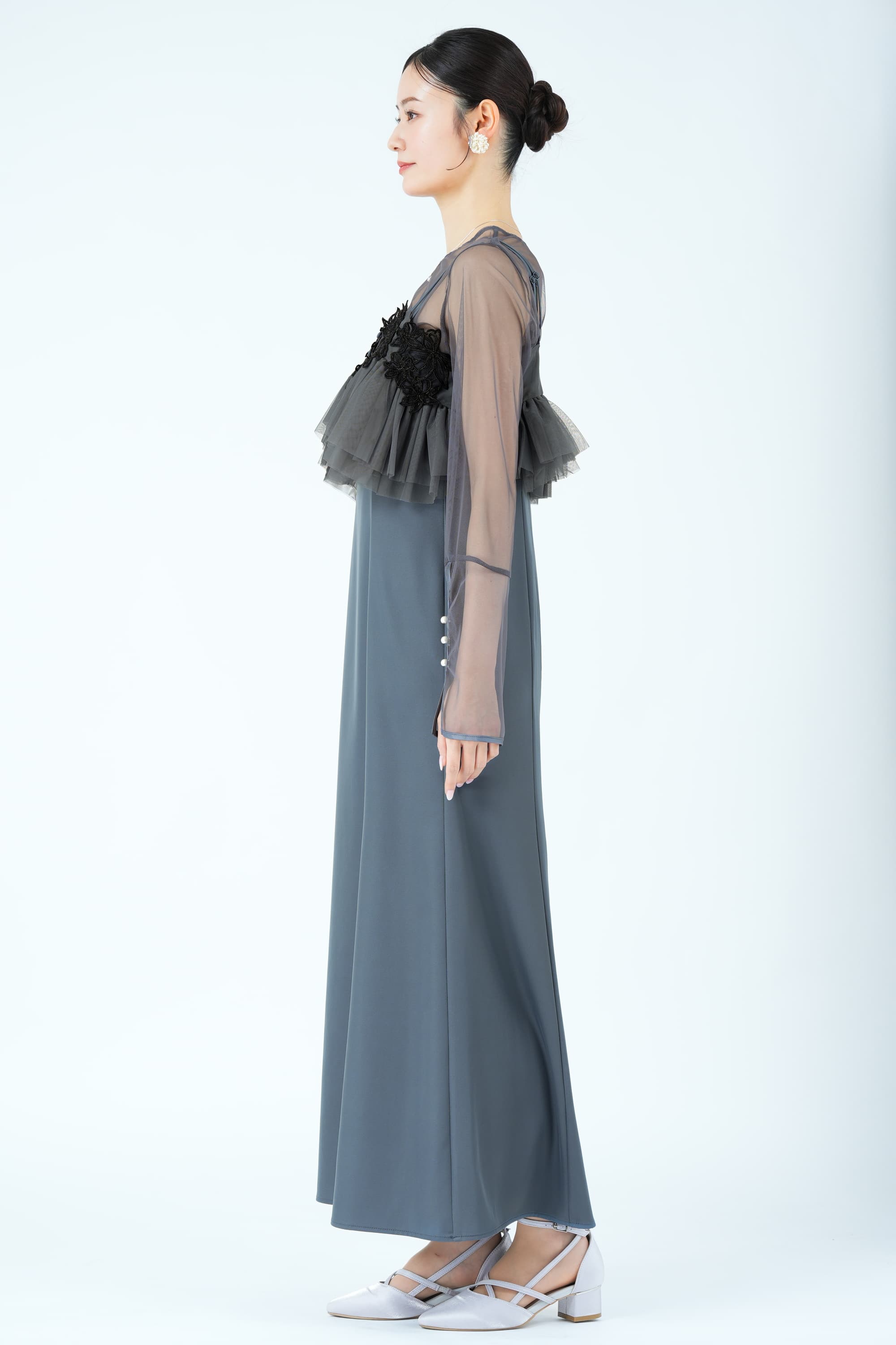 ペタルモチーフ刺繍レイヤードブルーグレードレス