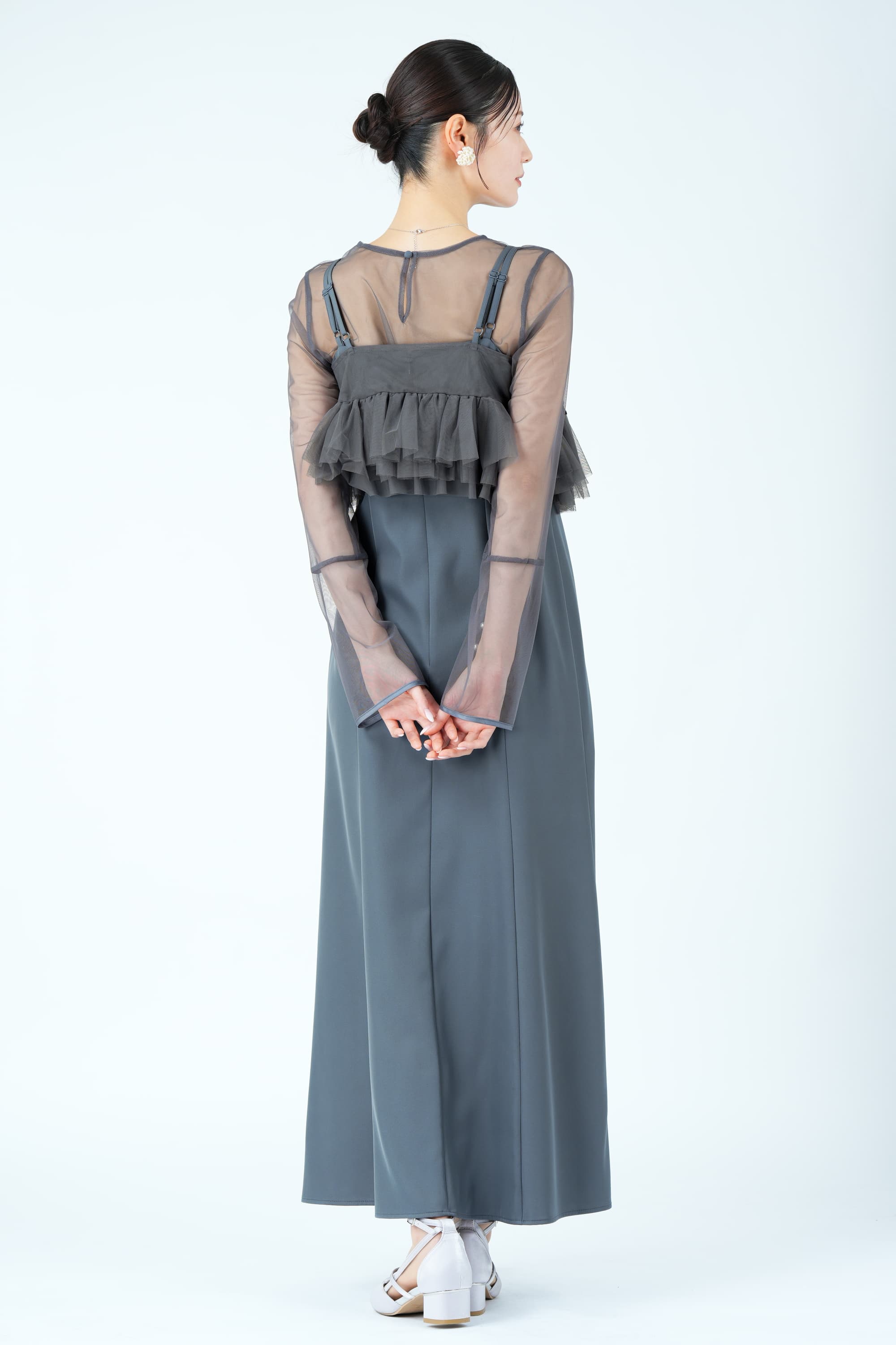 ペタルモチーフ刺繍レイヤードブルーグレードレス