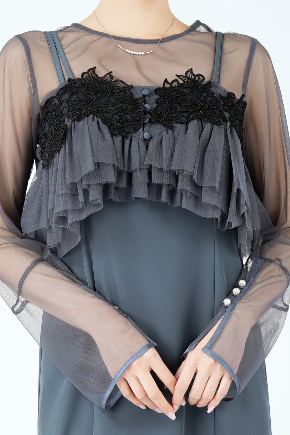 ペタルモチーフ刺繍レイヤードブルーグレードレス