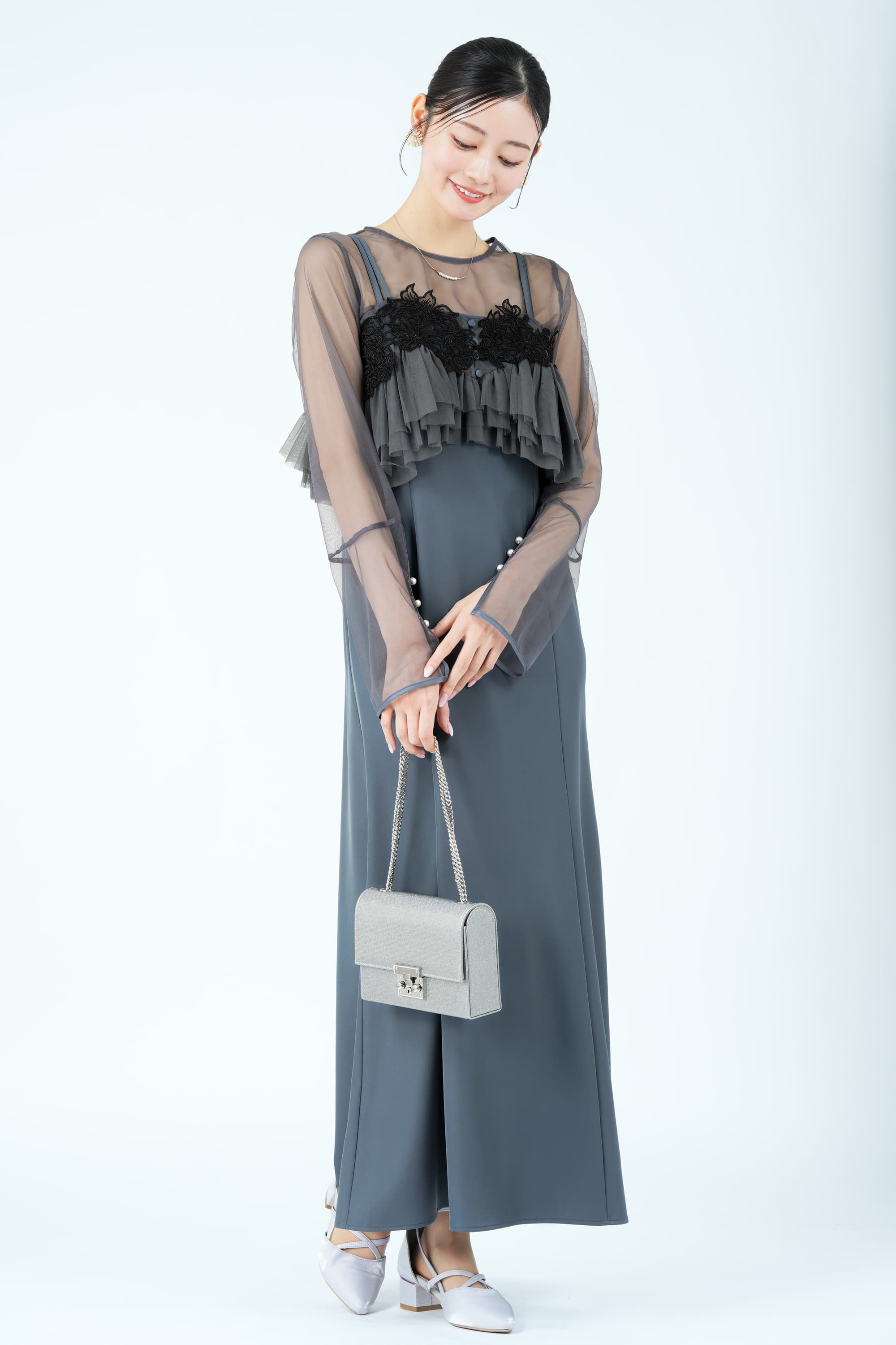 ペタルモチーフ刺繍レイヤードブルーグレードレス