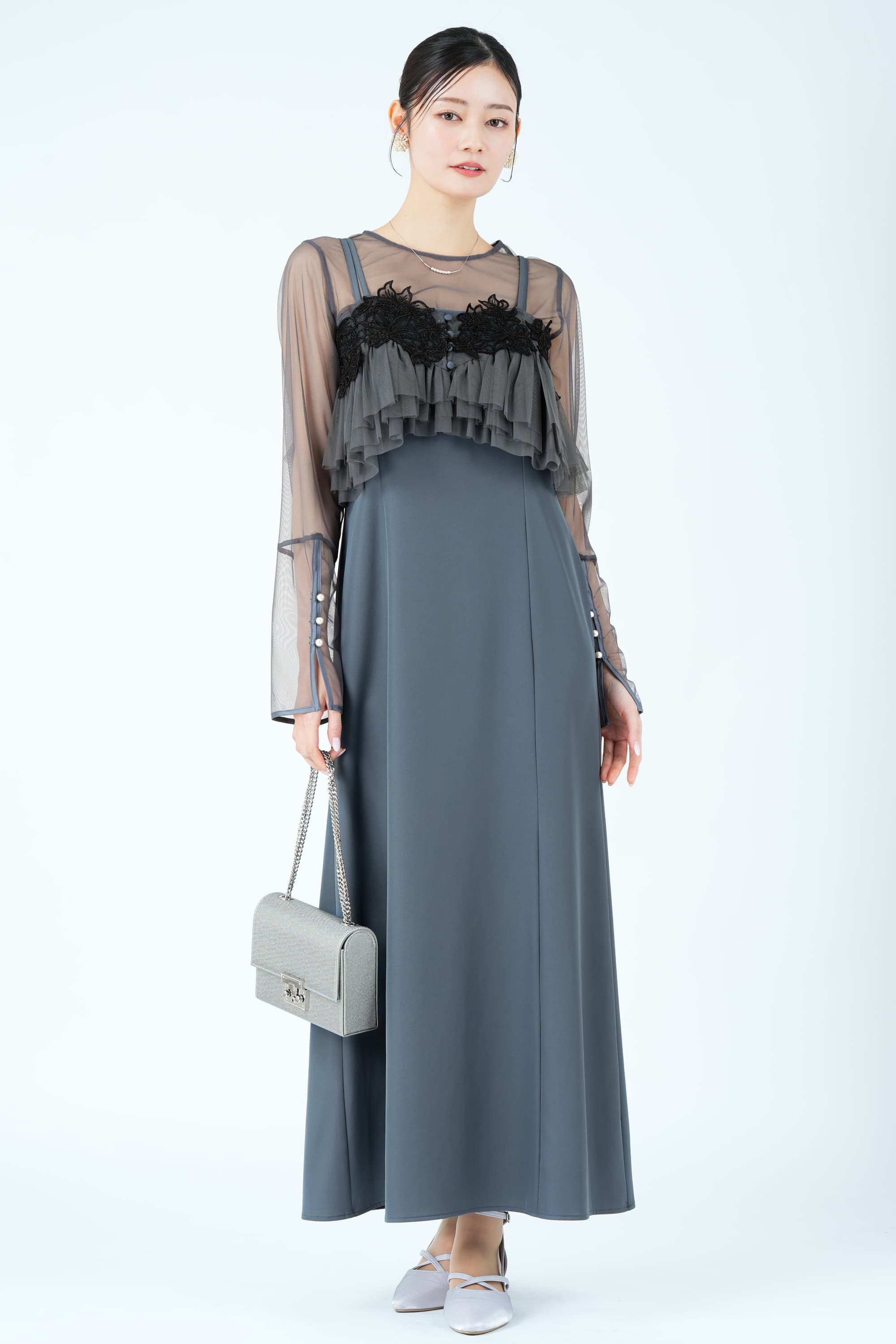 ペタルモチーフ刺繍レイヤードブルーグレードレス