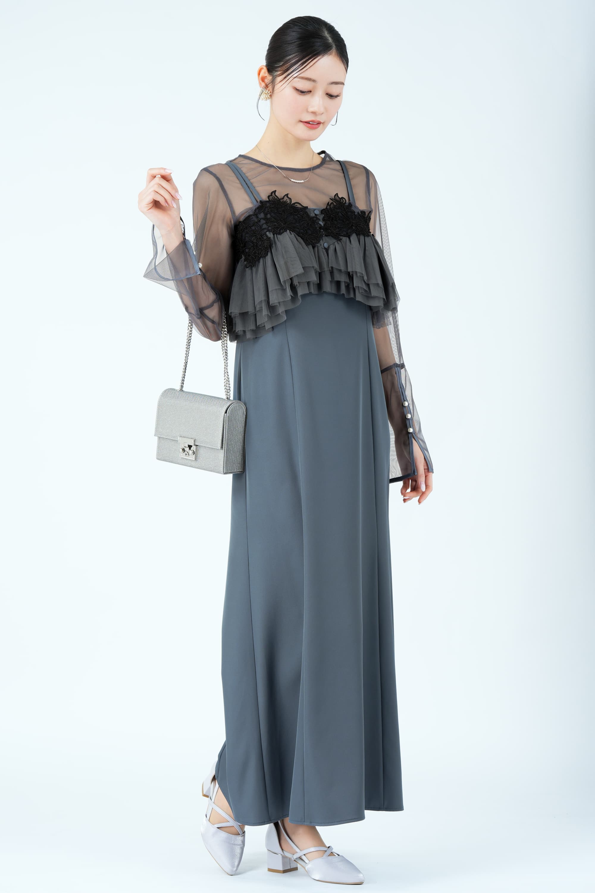 ペタルモチーフ刺繍レイヤードブルーグレードレス