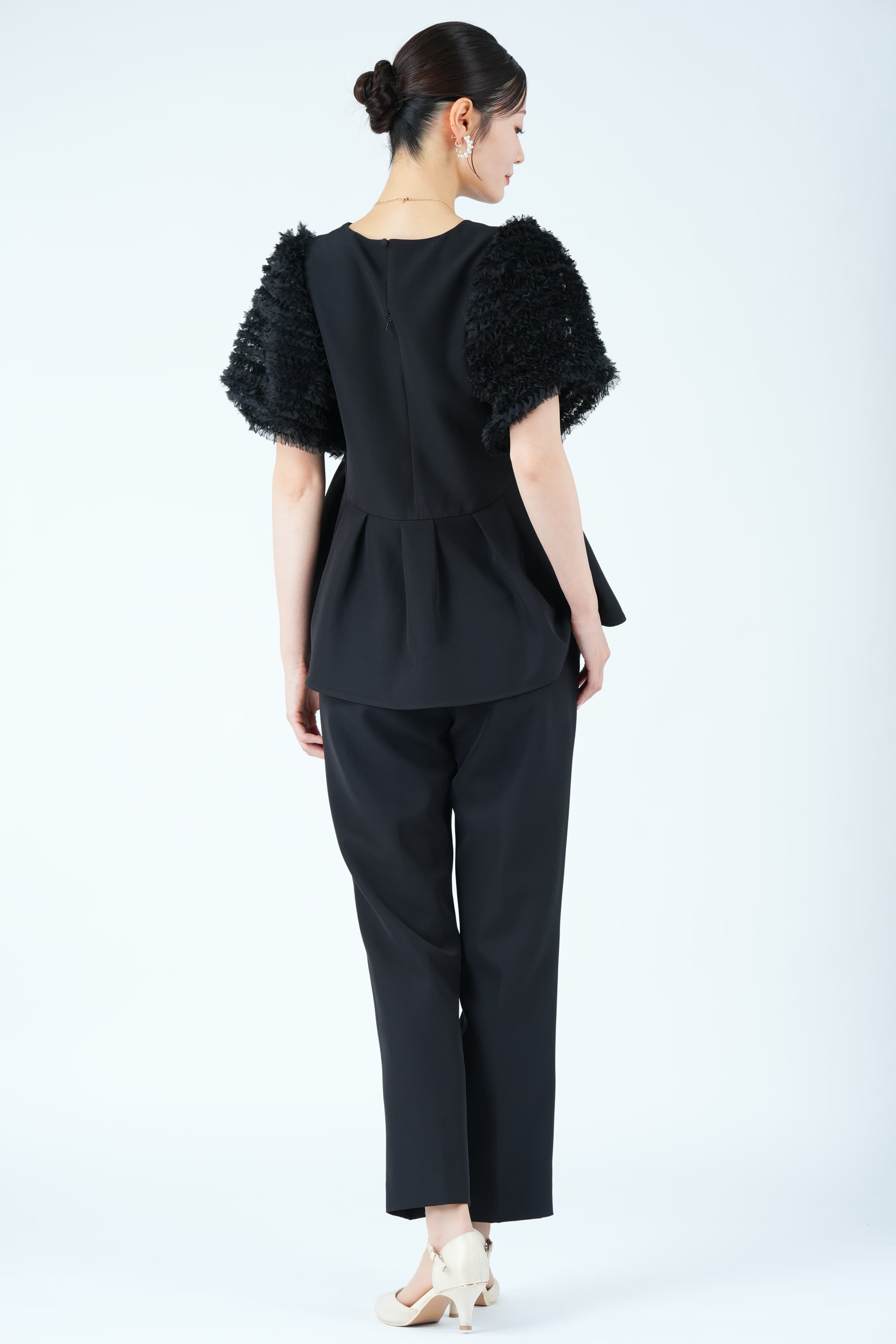 フェザースリーブペプラムブラックパンツドレス