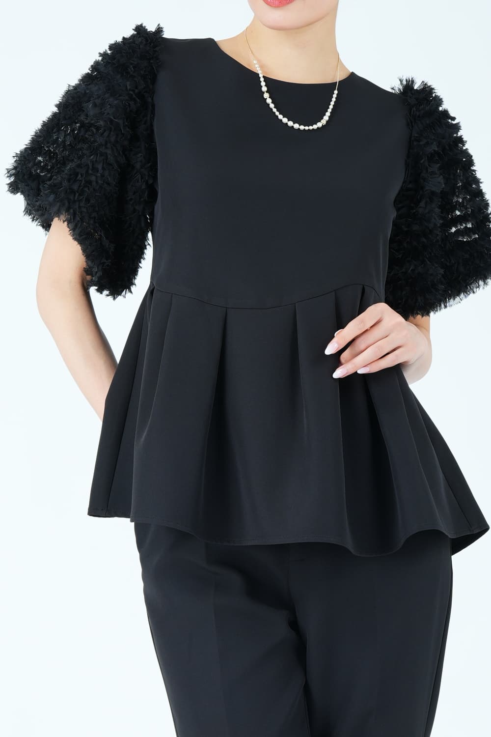 フェザースリーブペプラムブラックパンツドレス