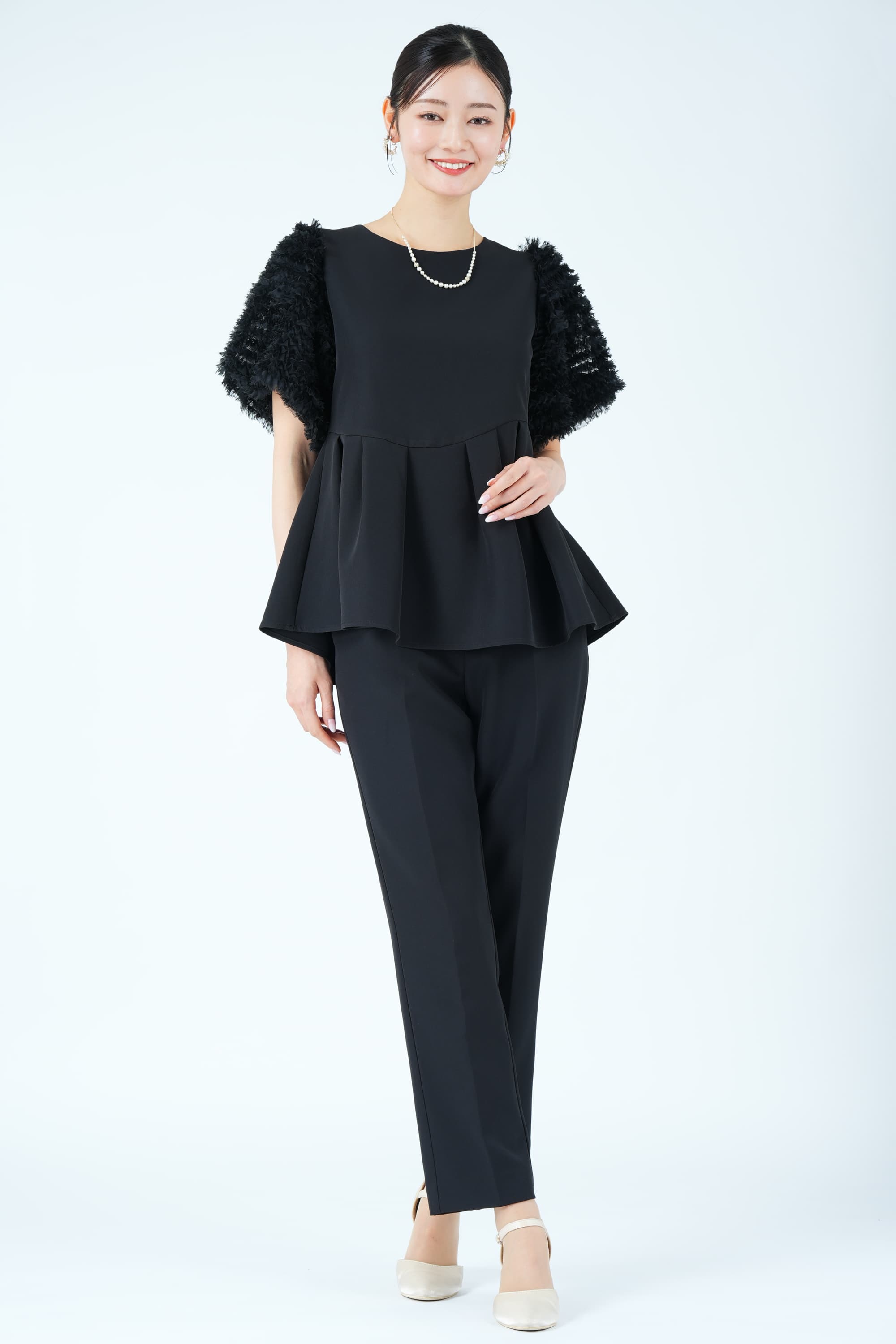 フェザースリーブペプラムブラックパンツドレス