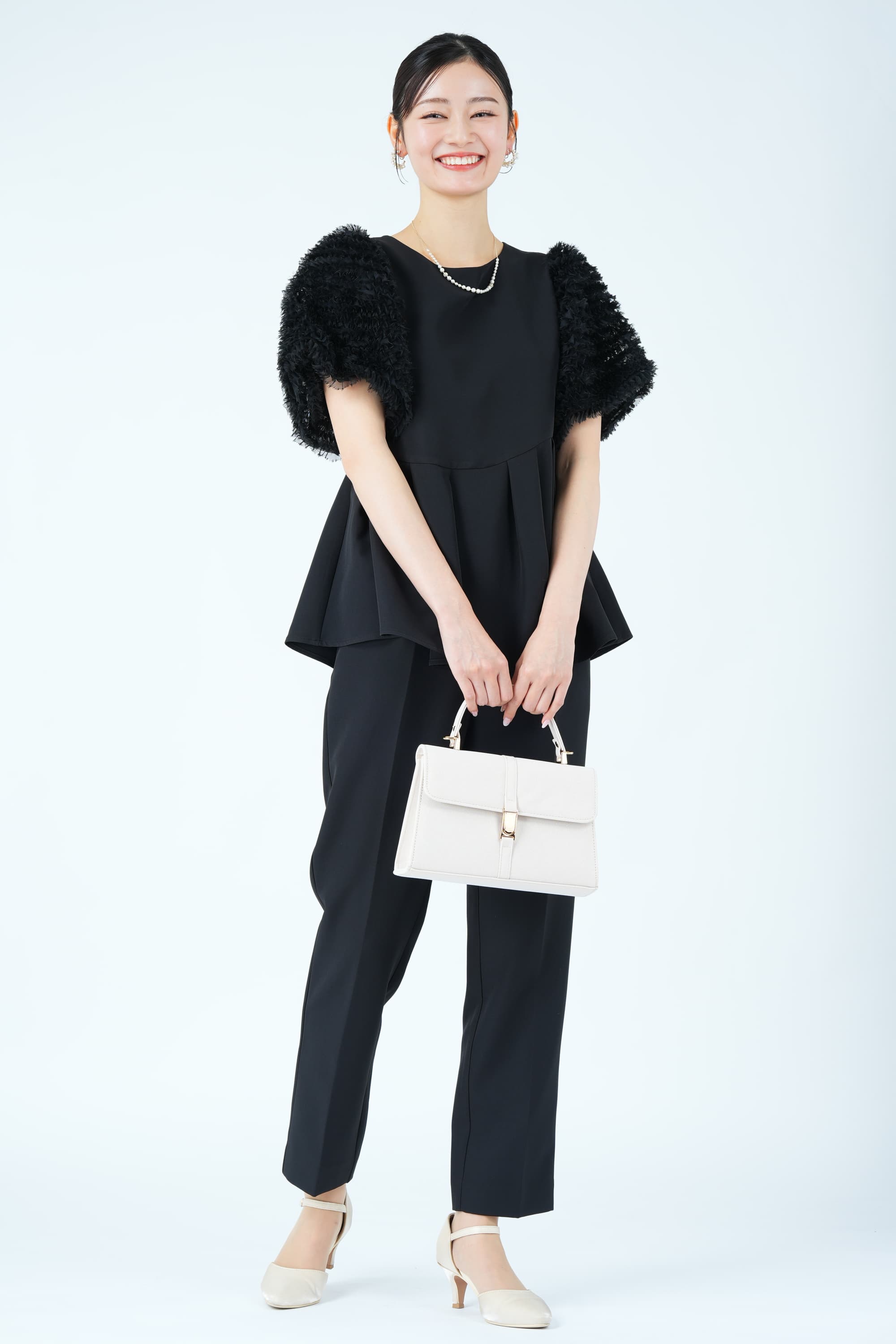 metoi フェザースリーブペプラムブラックパンツドレス (LL) をレンタル