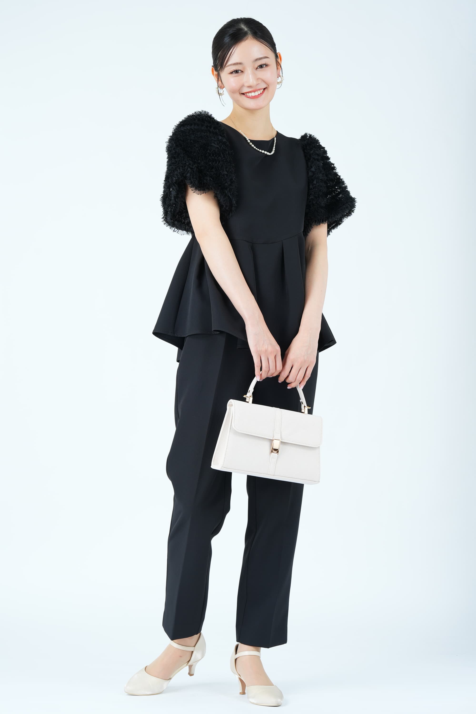 フェザースリーブペプラムブラックパンツドレス