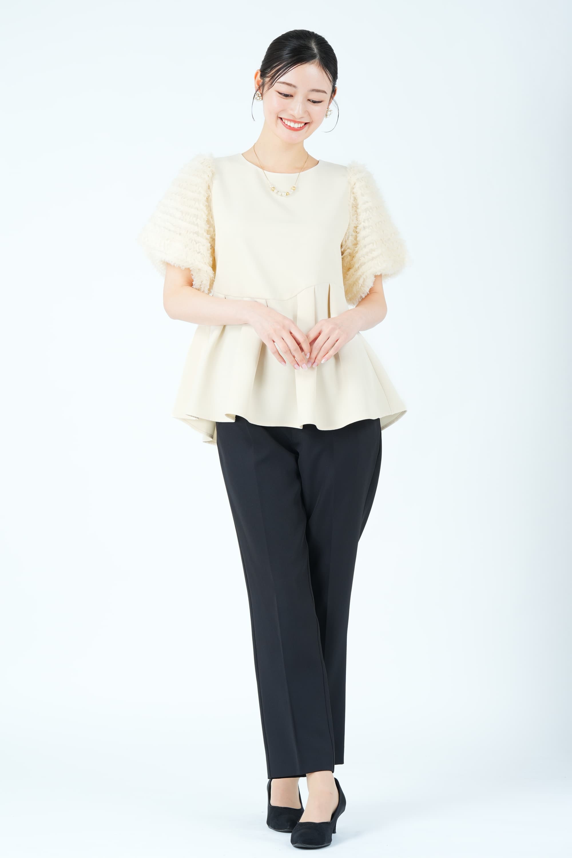 フェザースリーブペプラムアイボリー&times;ブラックパンツドレス