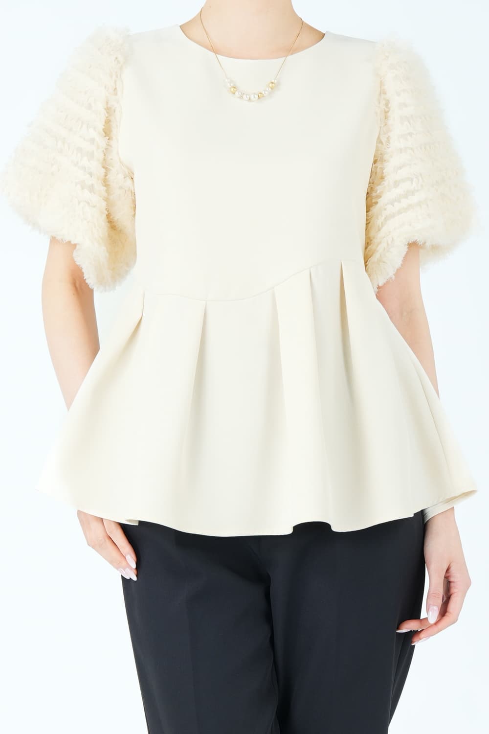 フェザースリーブペプラムアイボリー&times;ブラックパンツドレス