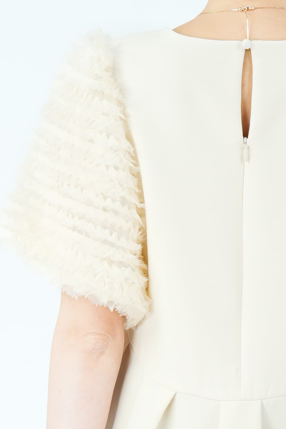 フェザースリーブペプラムアイボリー&times;ブラックパンツドレス