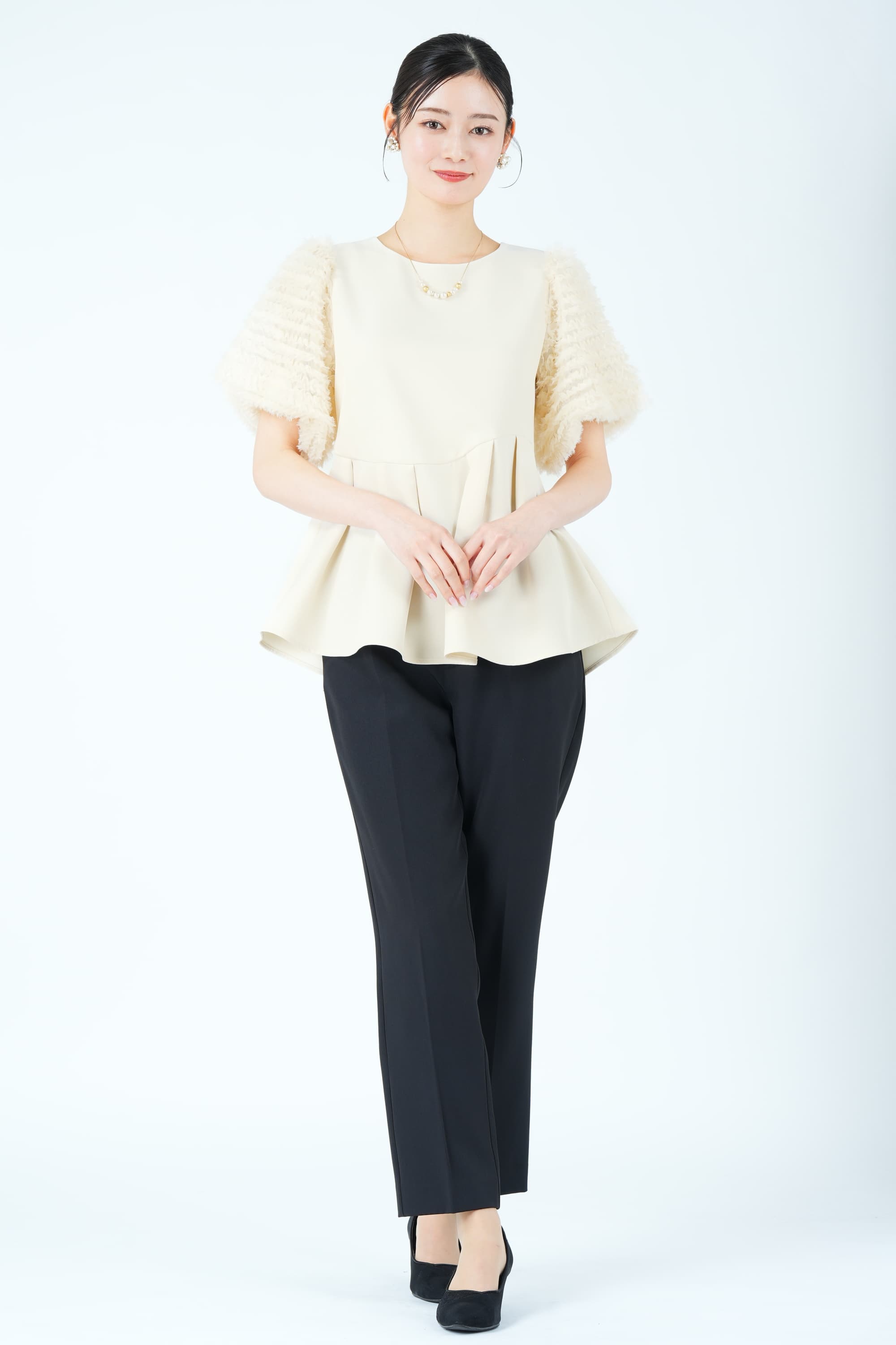 フェザースリーブペプラムアイボリー&times;ブラックパンツドレス