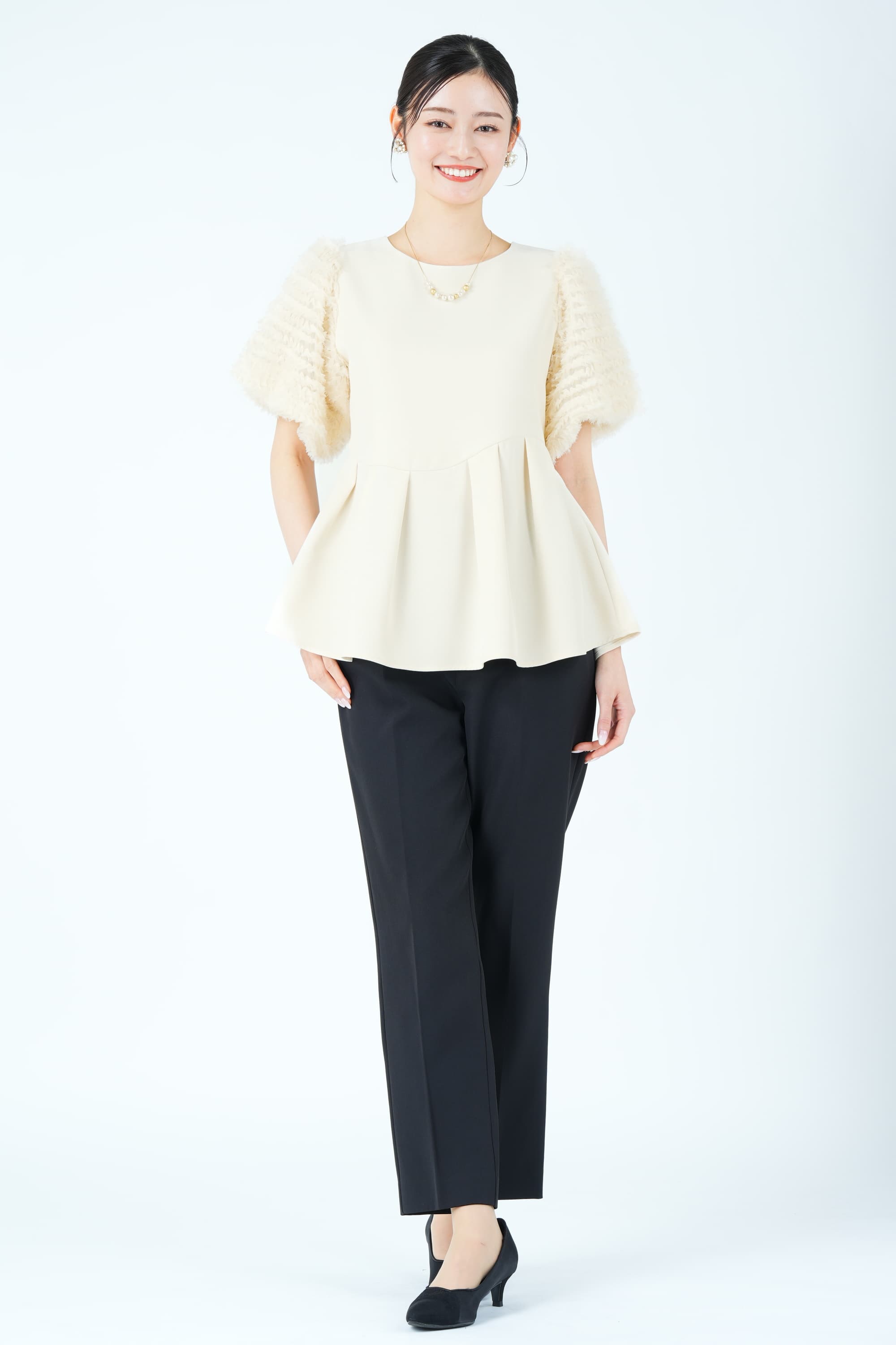 フェザースリーブペプラムアイボリー&times;ブラックパンツドレス