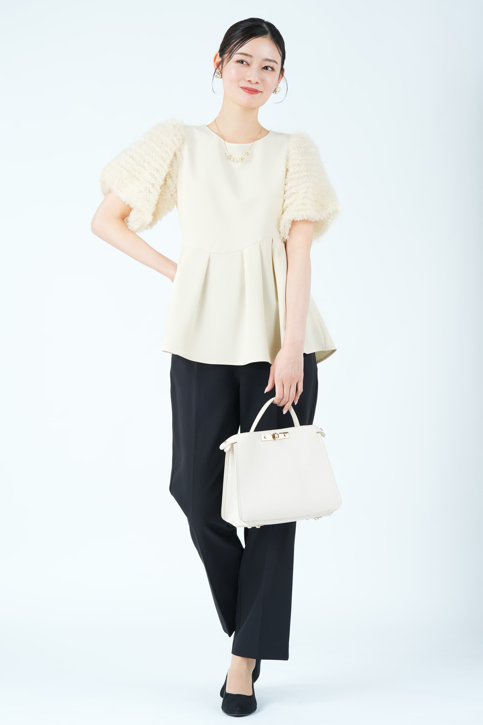 フェザースリーブペプラムアイボリー&times;ブラックパンツドレス