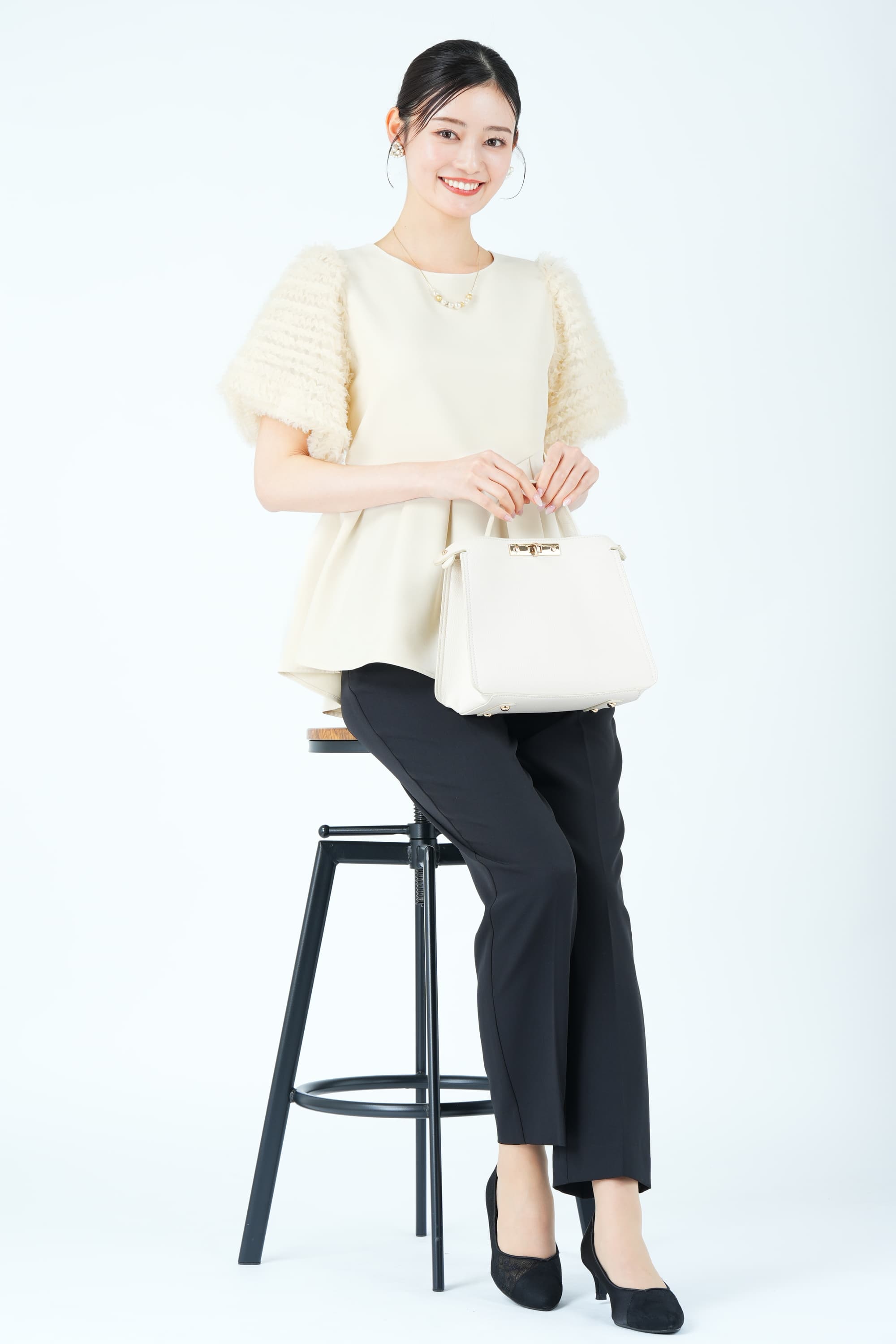 フェザースリーブペプラムアイボリー&times;ブラックパンツドレス