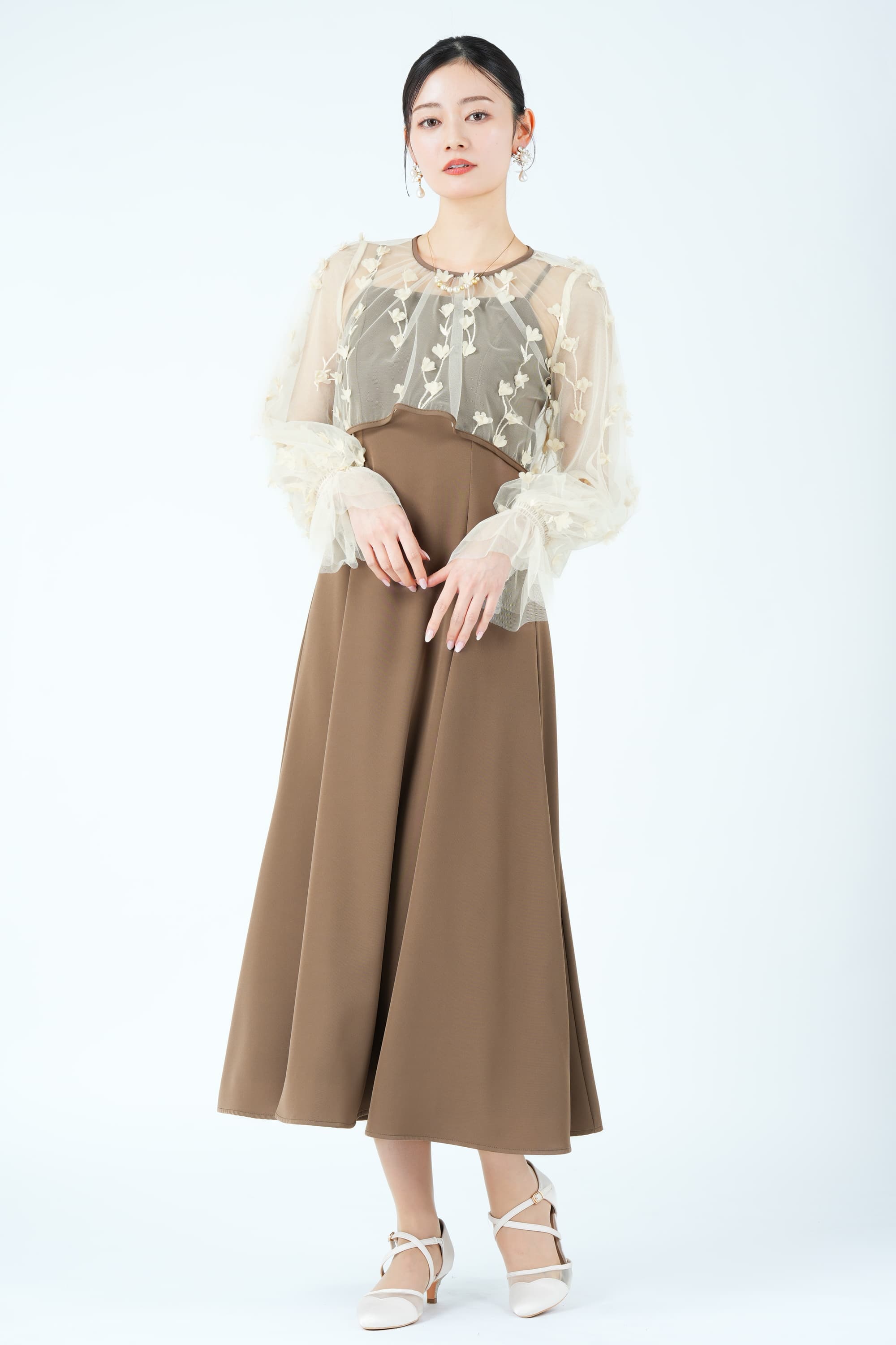 立体フラワー刺繍レイヤードブラウンドレス