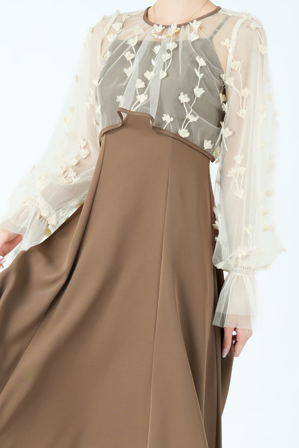 立体フラワー刺繍レイヤードブラウンドレス