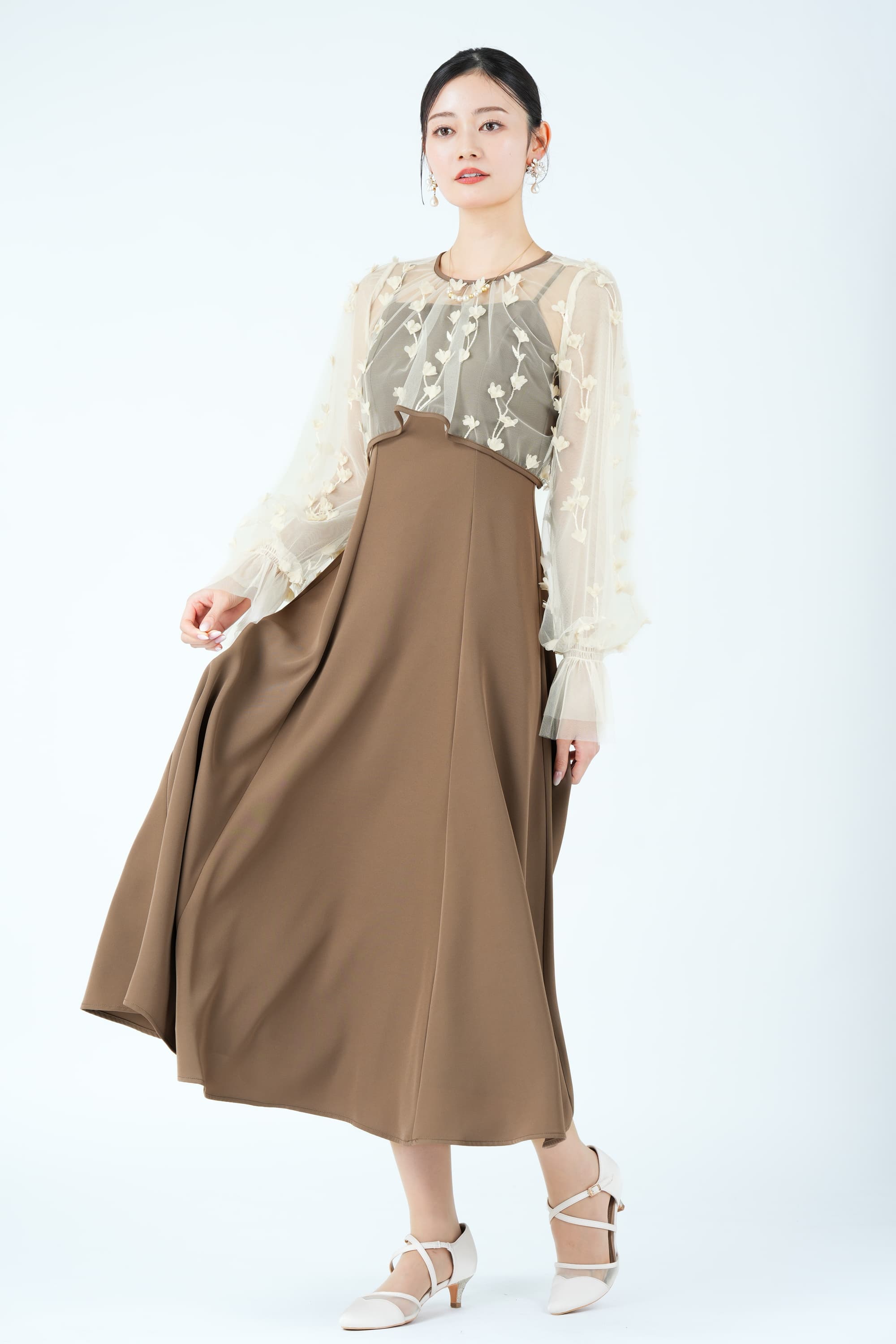 立体フラワー刺繍レイヤードブラウンドレス