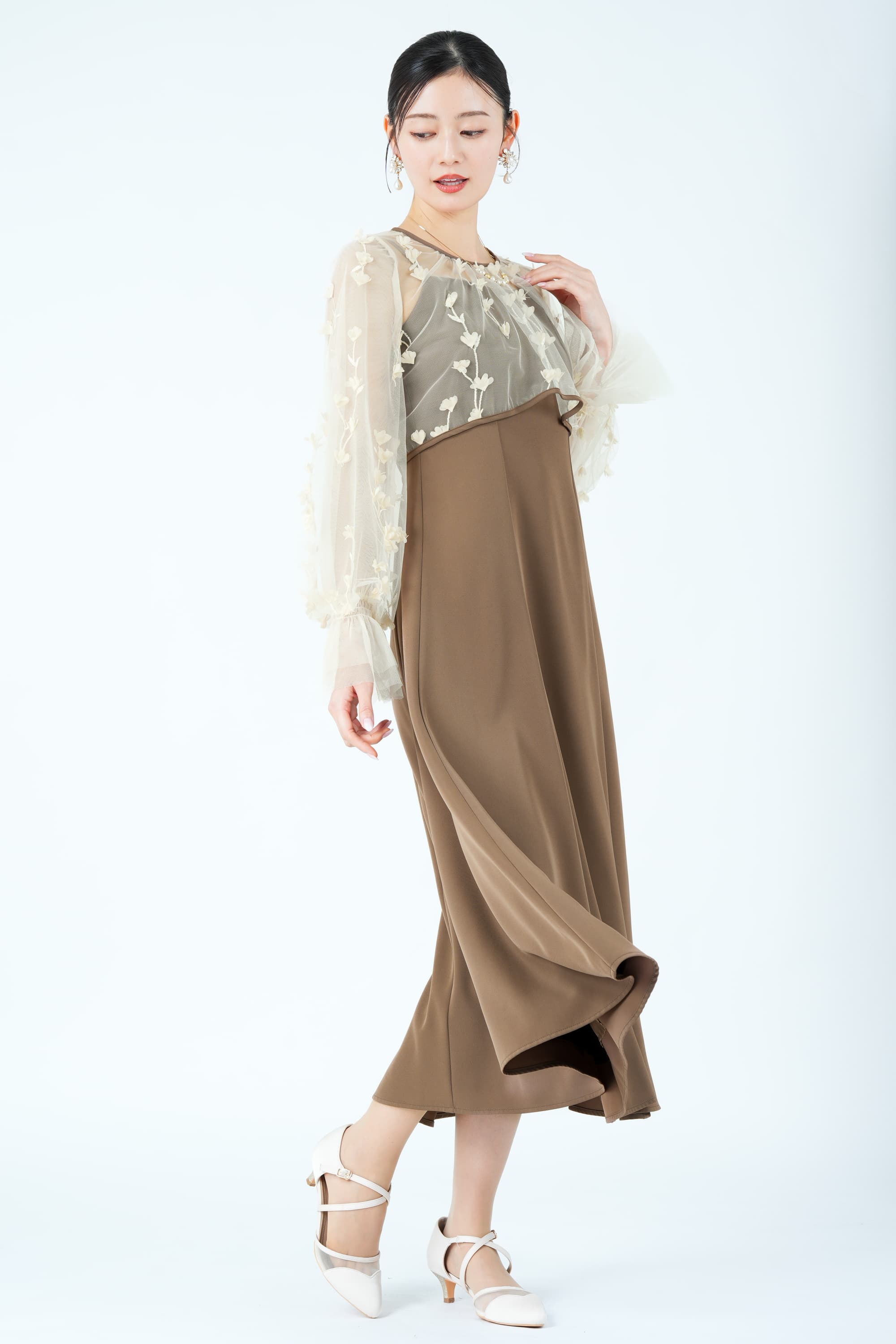 立体フラワー刺繍レイヤードブラウンドレス