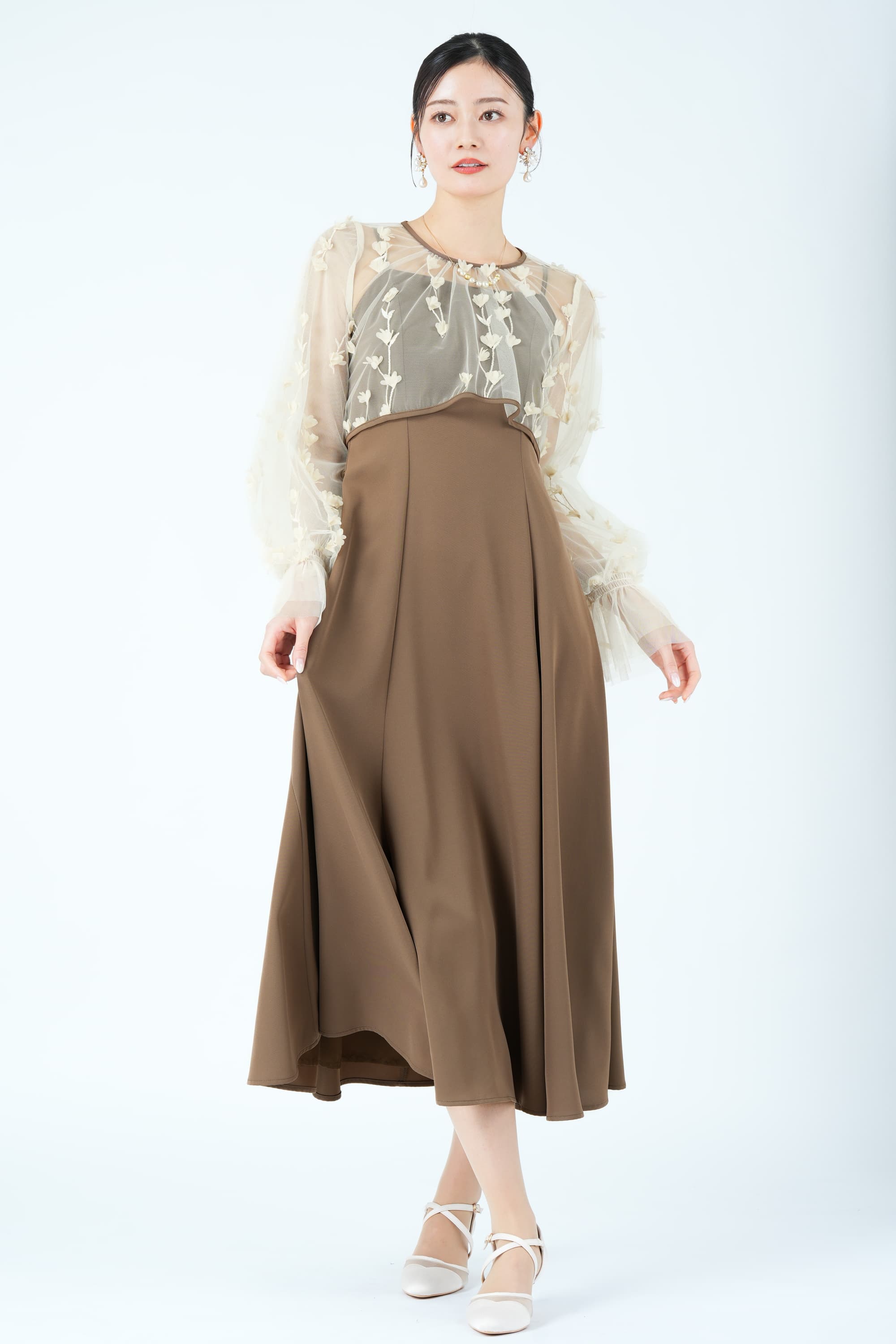 立体フラワー刺繍レイヤードブラウンドレス