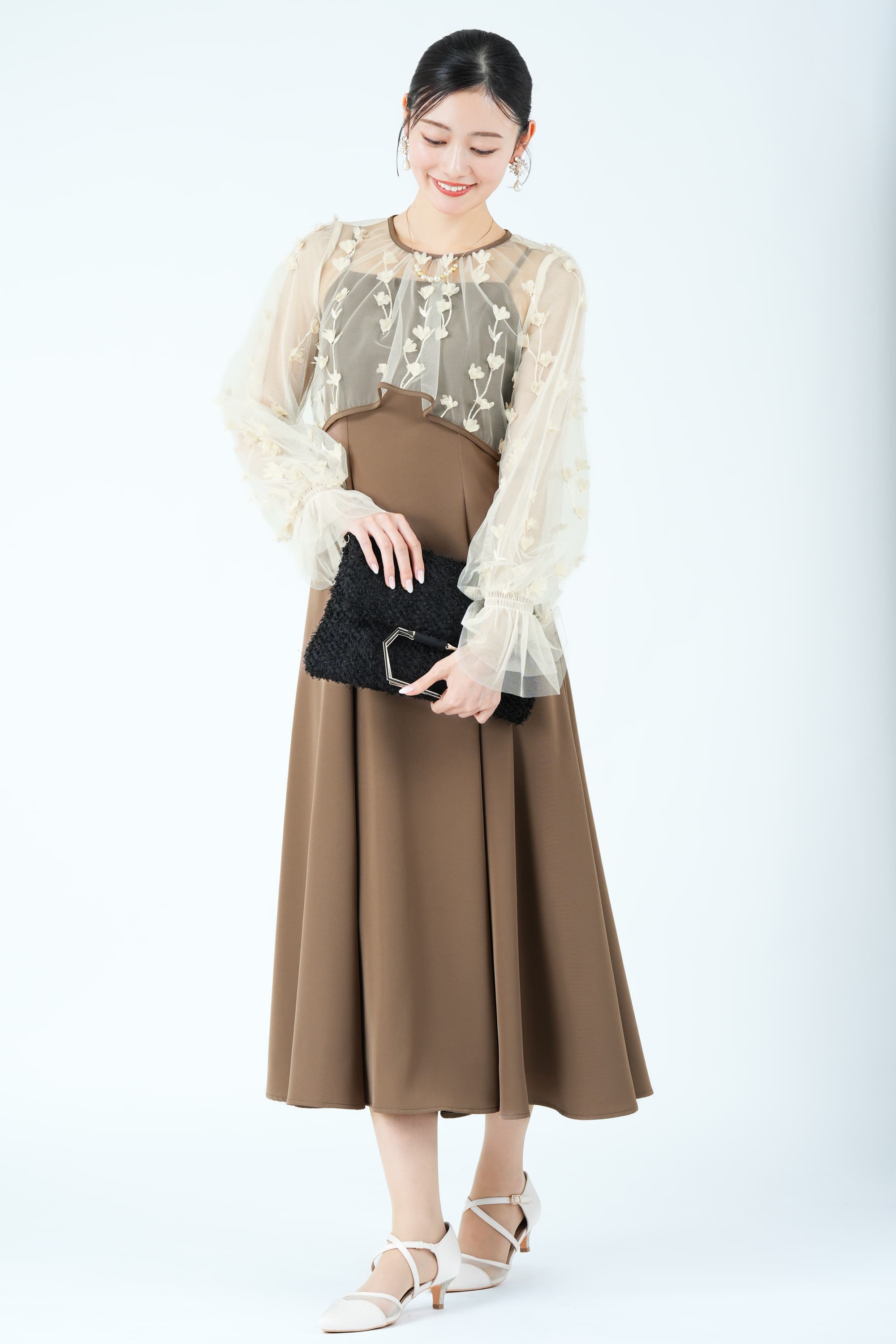 立体フラワー刺繍レイヤードブラウンドレス