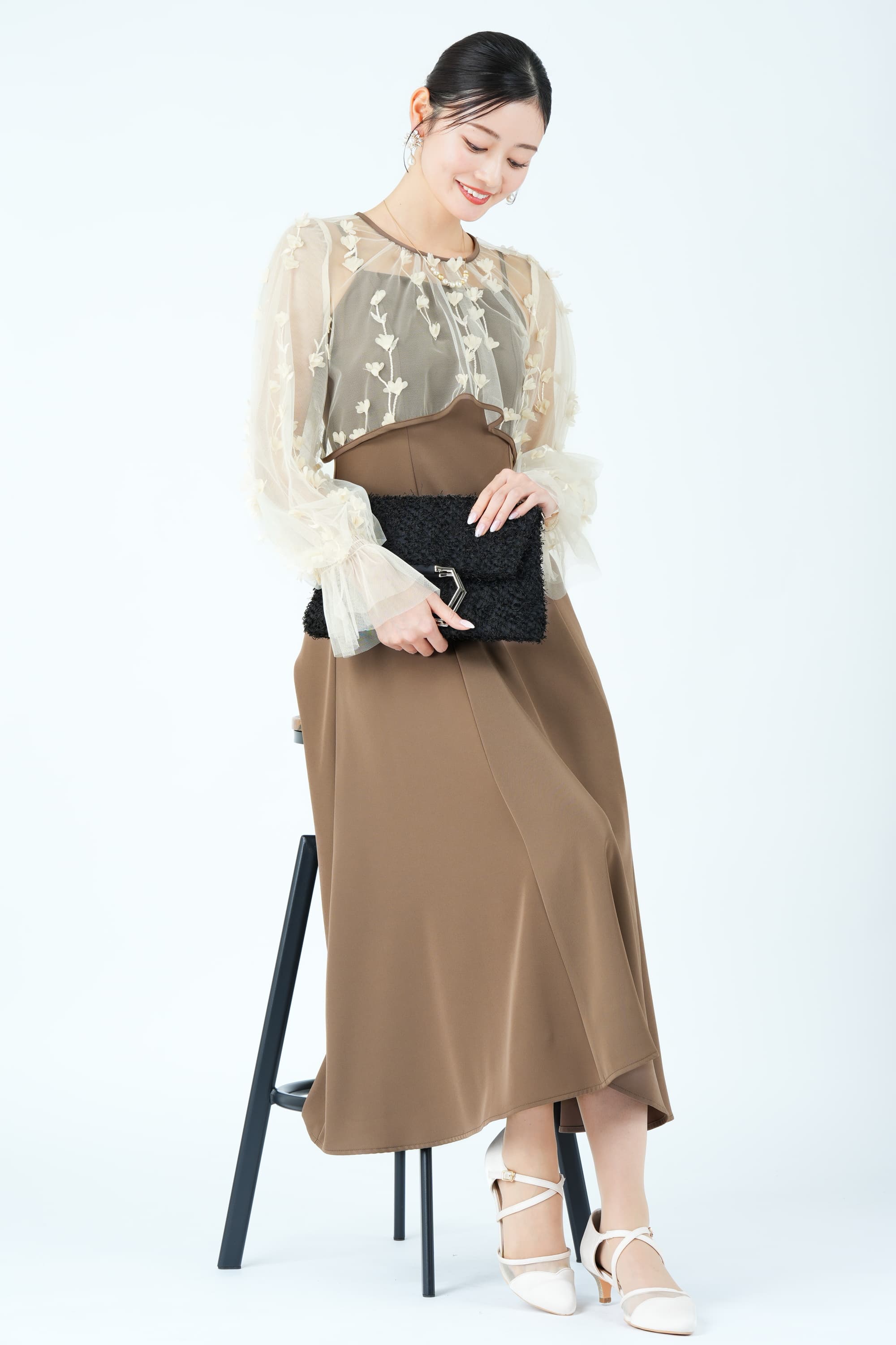 立体フラワー刺繍レイヤードブラウンドレス