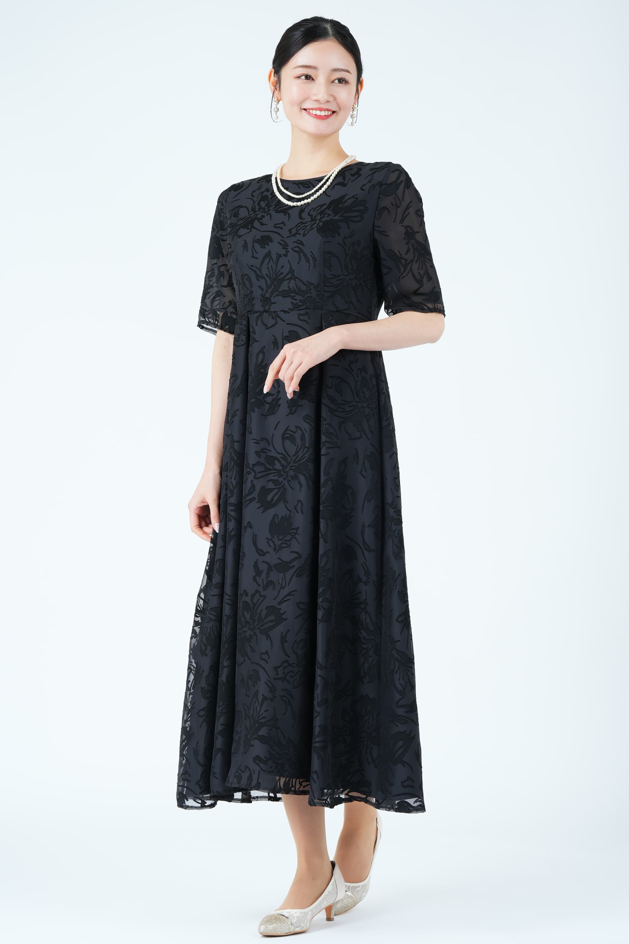 form forma 東京ソワール サテンオパール線画フラワーブラックドレス